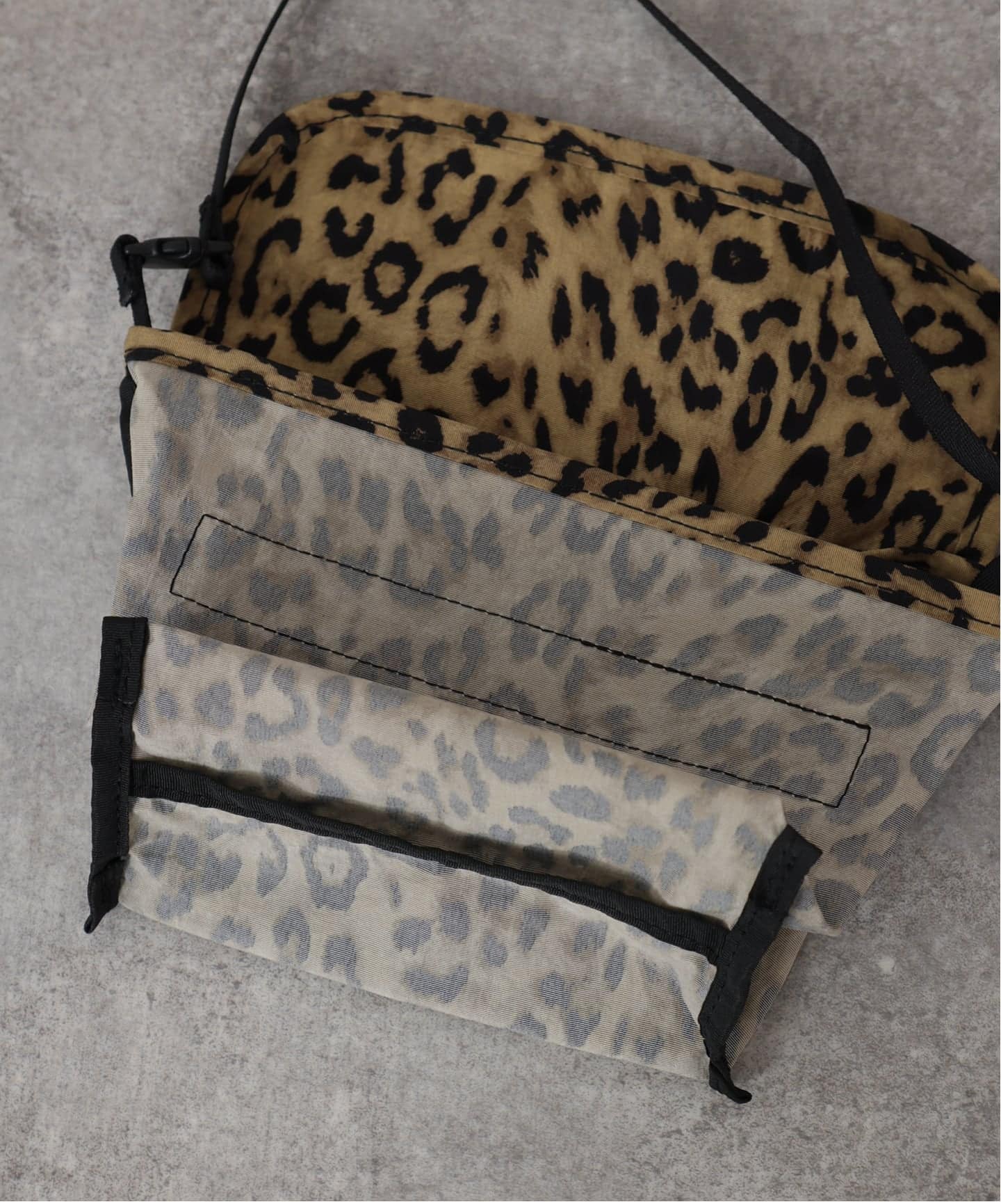 amiacalva 】 NYLON PORTABLE MESSENGER(M)（ショルダーバッグ