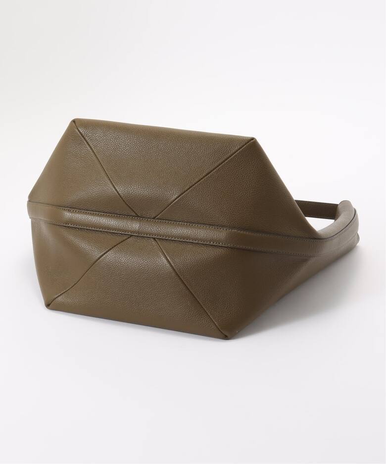 TOTEME/トーテム】 BELTED GRAINED LEATHER TOTE（トートバッグ）｜L