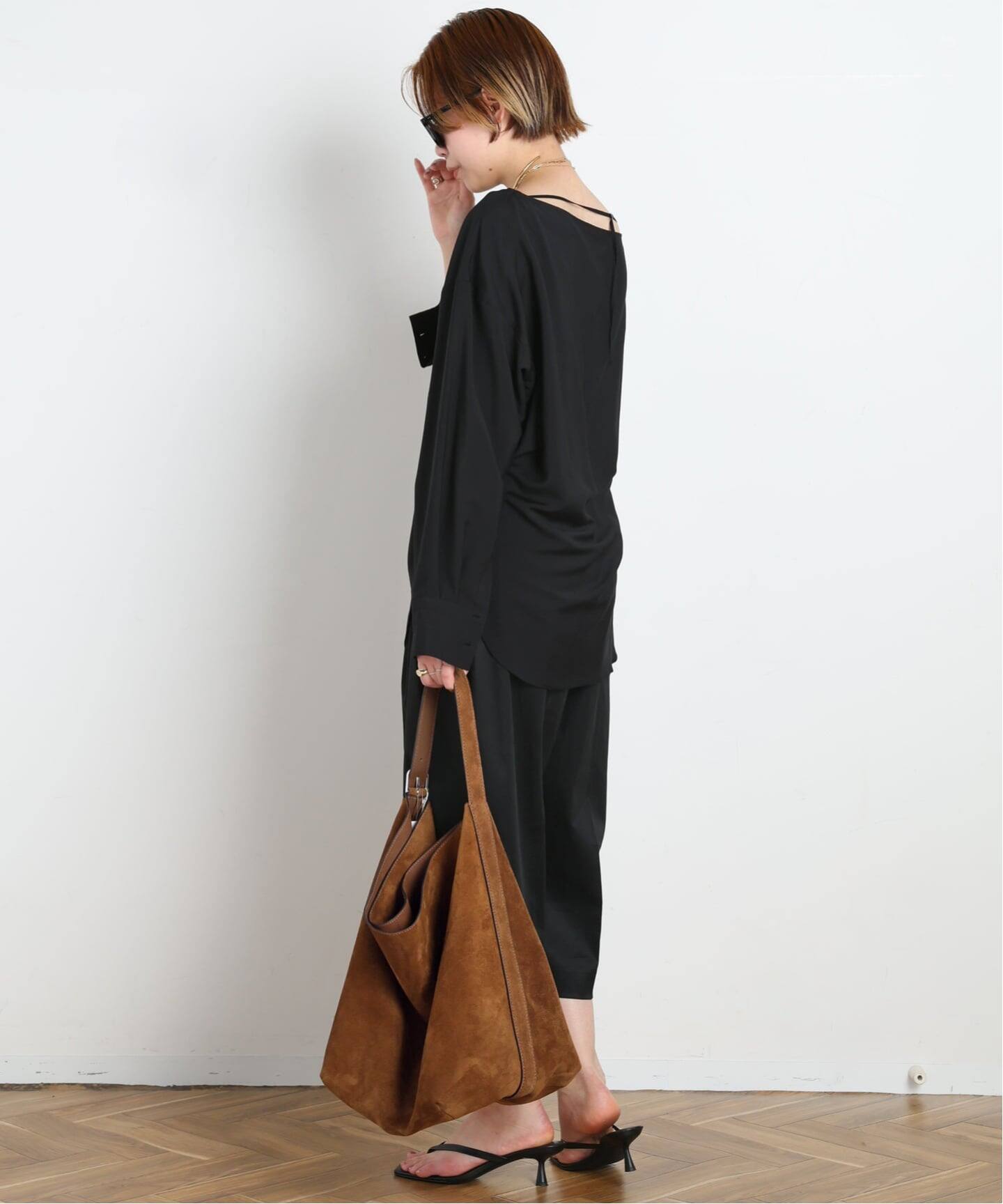 Toteme トーテム ベルト トートバッグ black TOTEME/トーテム】Belted suede tote（トートバッグ）｜AP STUDIO