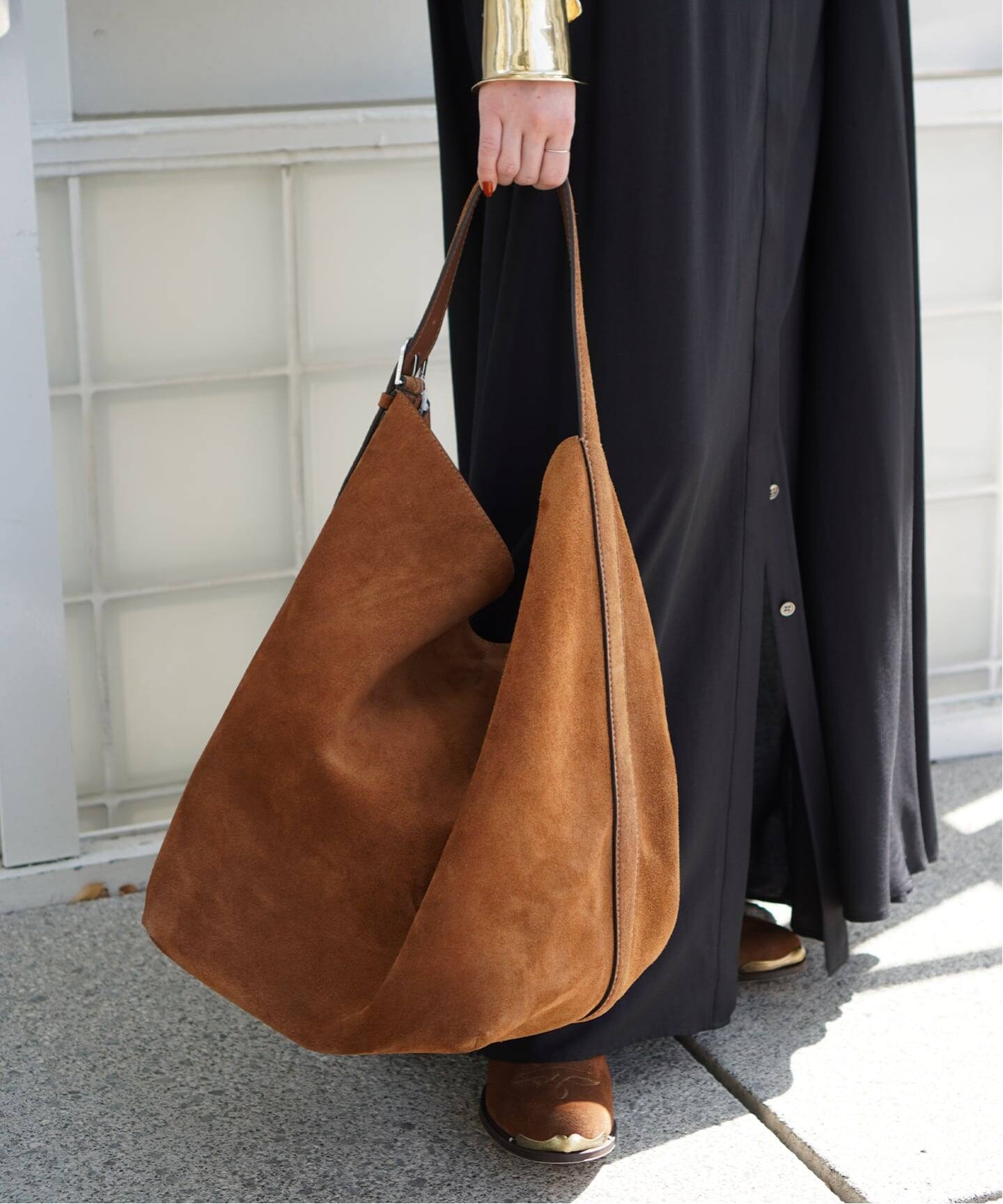 TOTEME/トーテム】Belted suede tote（トートバッグ）｜AP STUDIO 