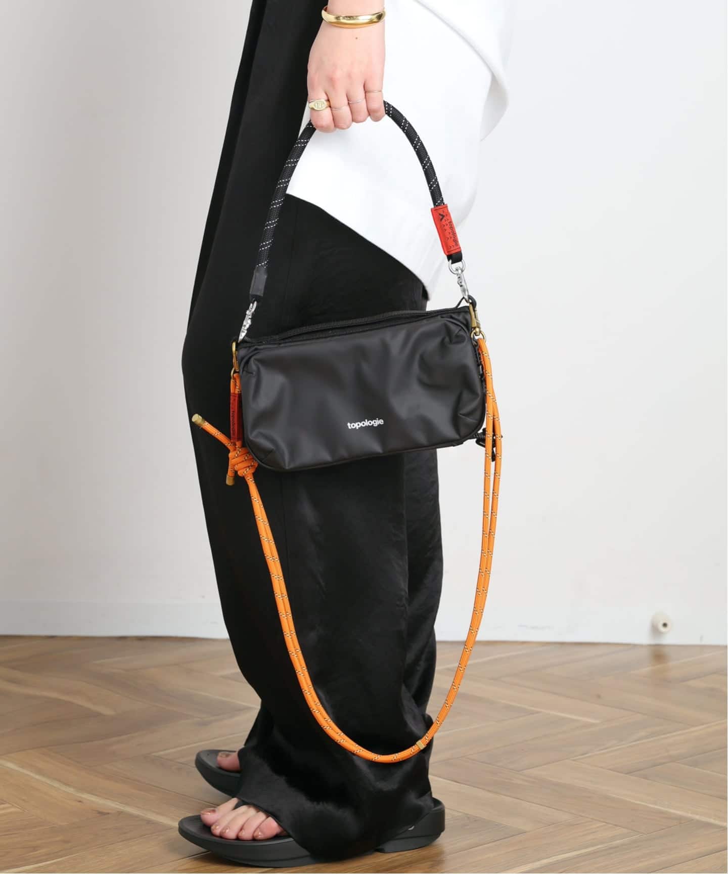 Topologie/トポロジー】Bottle sacoche black(ショルダーバッグ)|AP Topologie/トポロジー】Bottle sacoche black(ショルダーバッグ)|AP