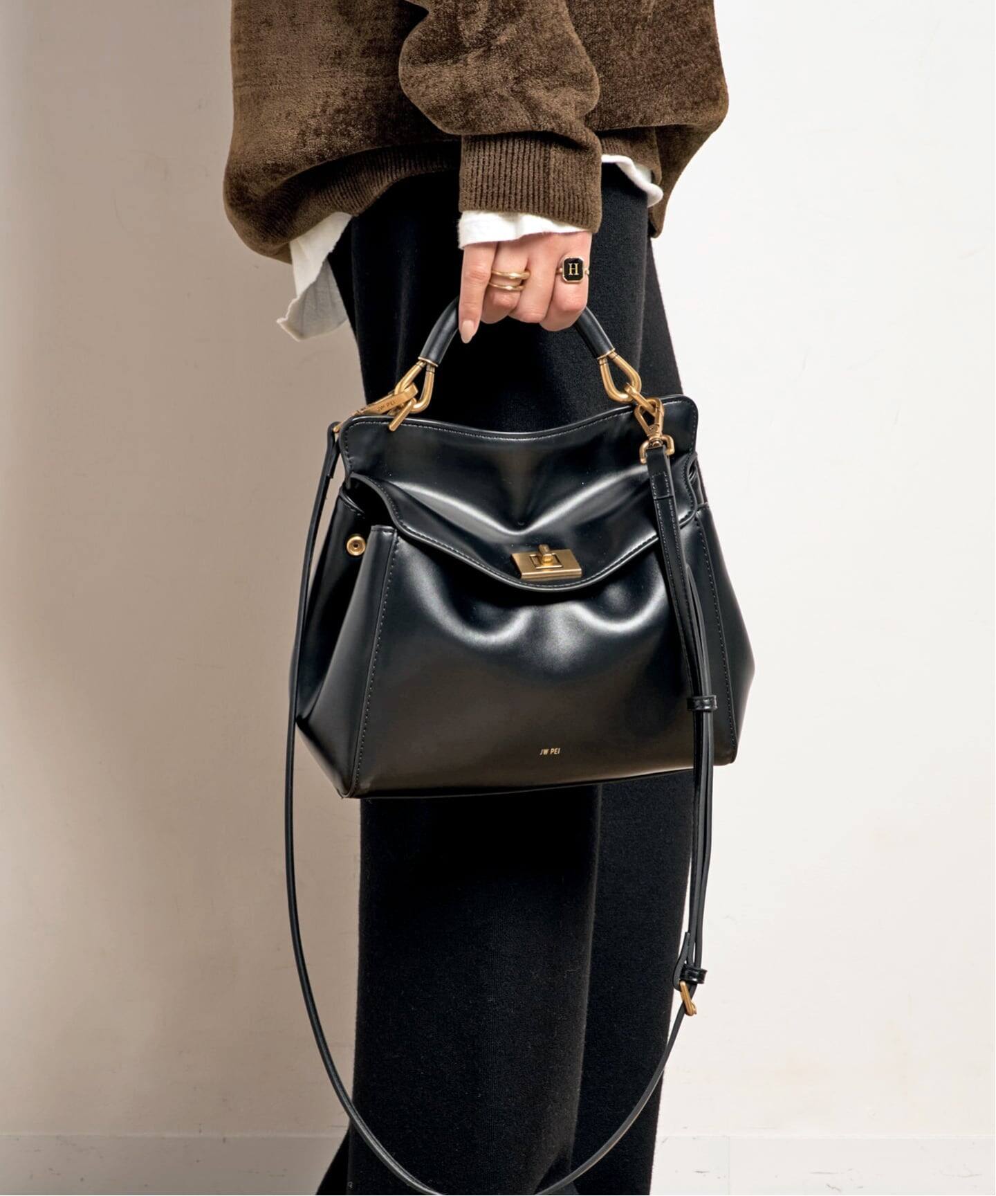 JW PEI / ジェイダブリュー ペイ】Lucia Classic Top Handbag(BLACK 