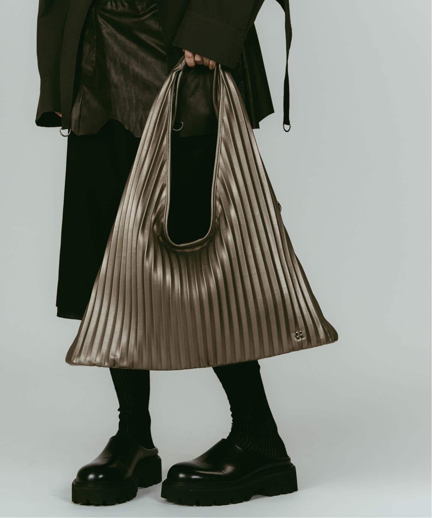Knuth Marf/クヌースマーフ leather pleats bag（ショルダーバッグ