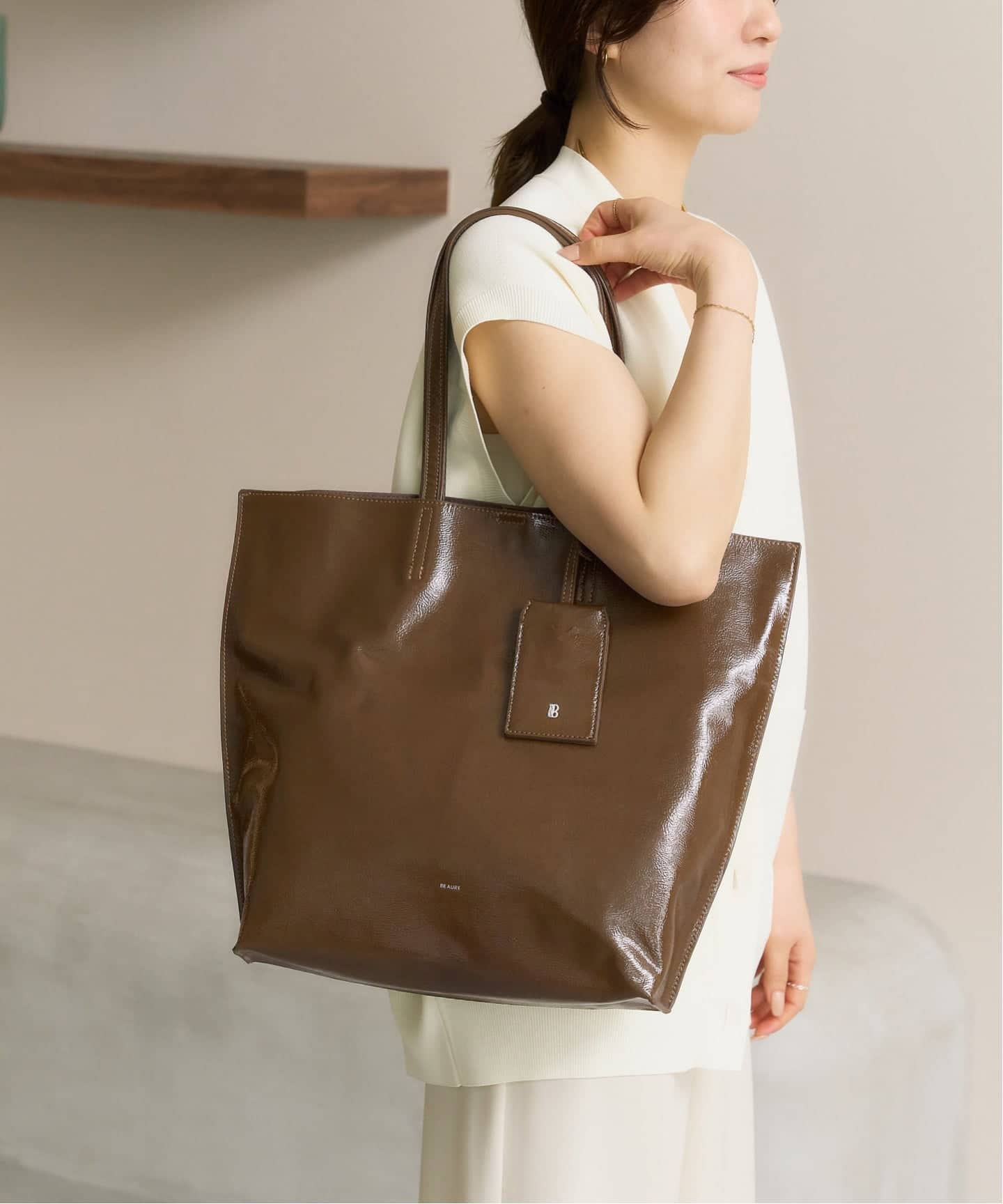 新品】BEAURE 牛革バッグ トート【定価35％引】 BEAURE/ビュレ レザーエナメルトート（トートバッグ）｜LE TALON（ル