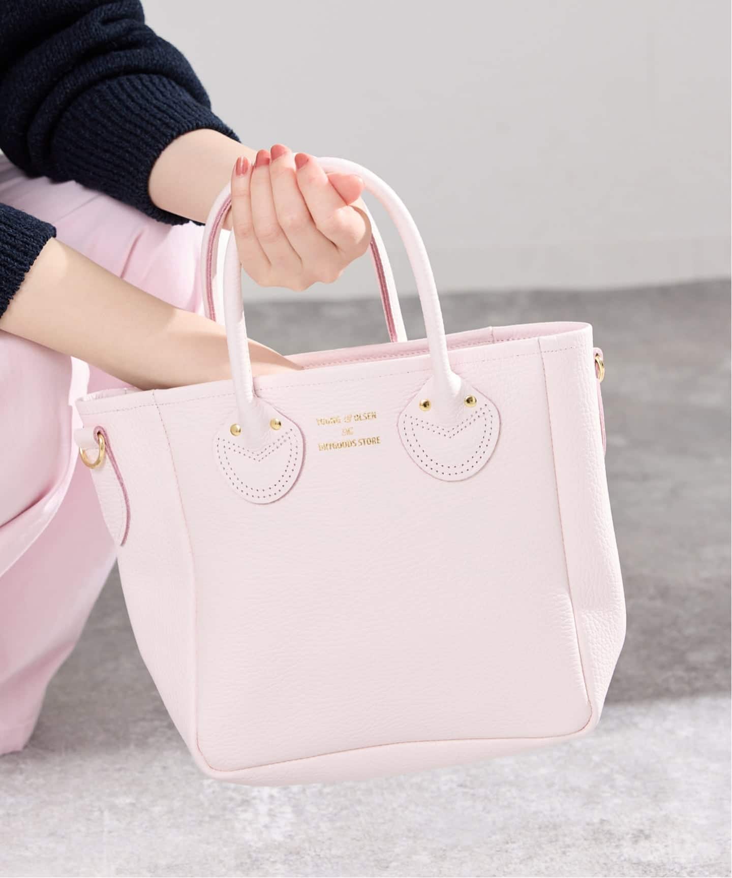 WEB/一部店舗限定》YOUNG&OLSEN EMBOSSED LEATHER D TOTE S バッグ