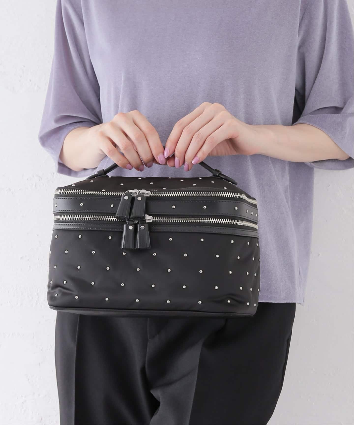 ANYA HINDMARCH/アニヤ ハインドマーチ Vanity Kit Studs in Blac