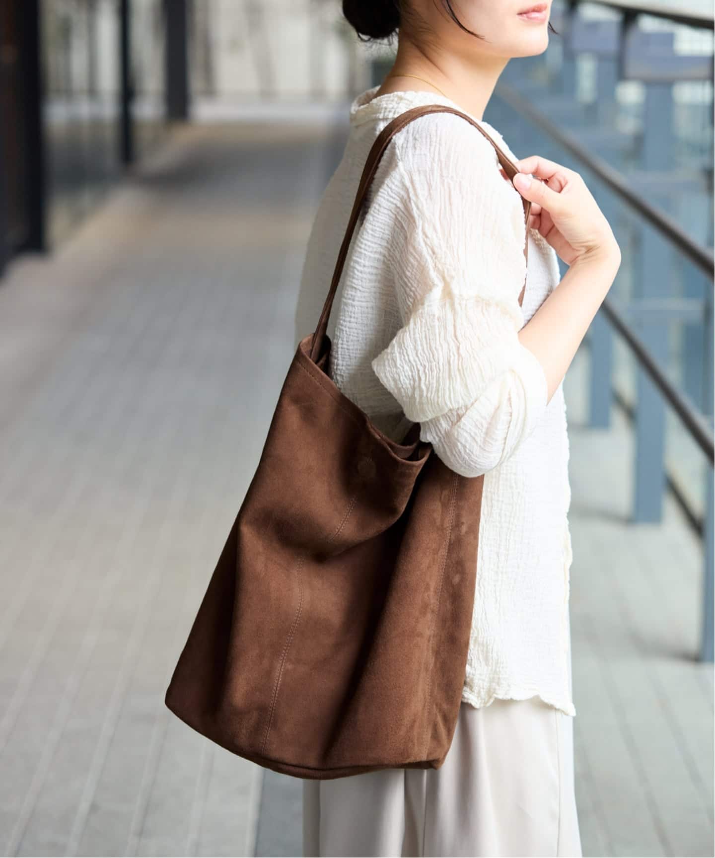 Morphee/モルフェ CYLINDER(M size)OIL SUEDE BROWN バッグ Morphee/モルフェ CYLINDER(M size)OIL SUEDE BROWN バッグ