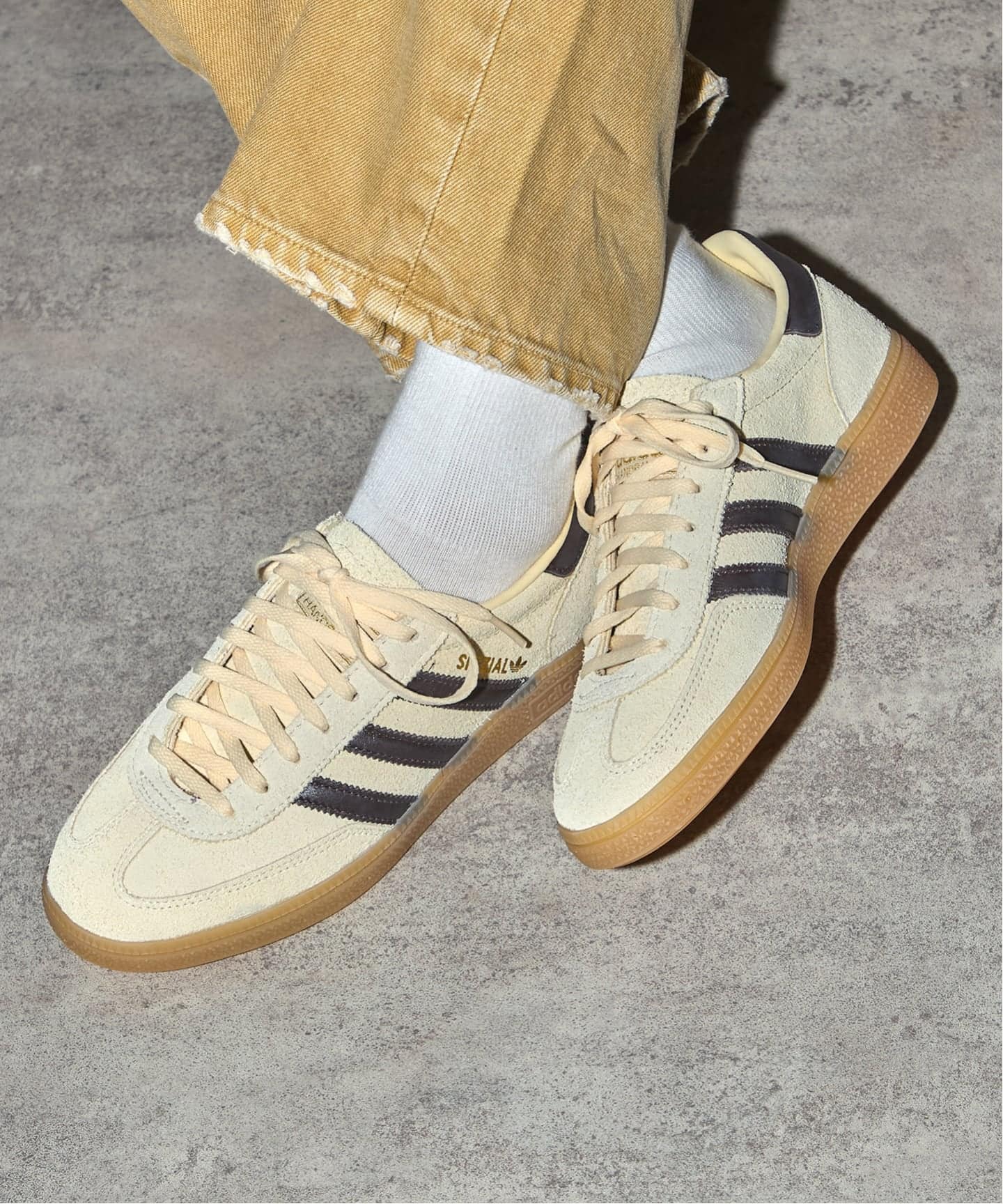 靴  Handball Spezial ADIDAS HANDBALL SPEZIAL W KK0932（スニーカー）｜BOICE FROM