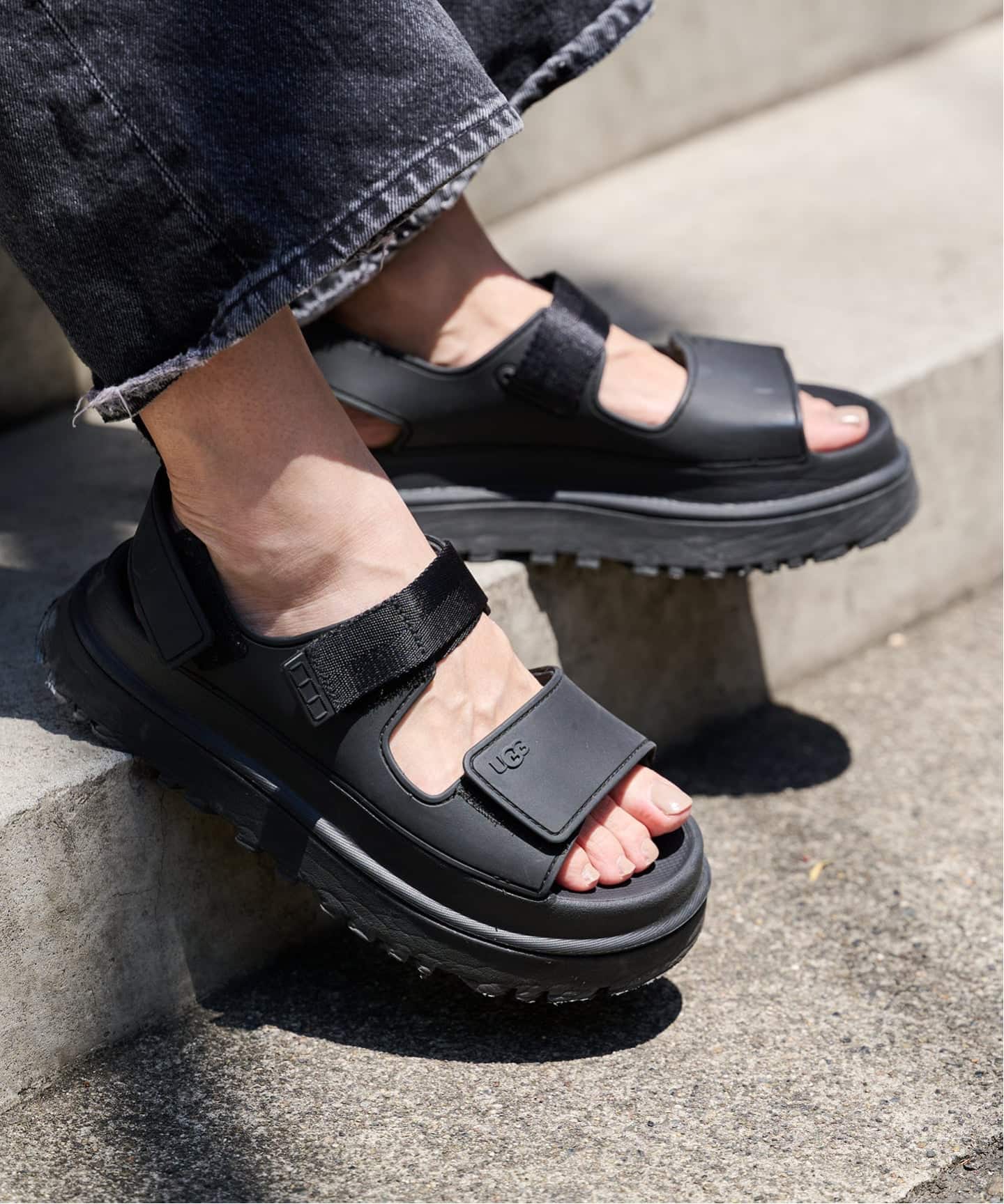 UGG ブラック スポーツサンダル UGG W GOLDENGLOW 1152685-BLK（サンダル）｜BOICE FROM BAYCREW'S