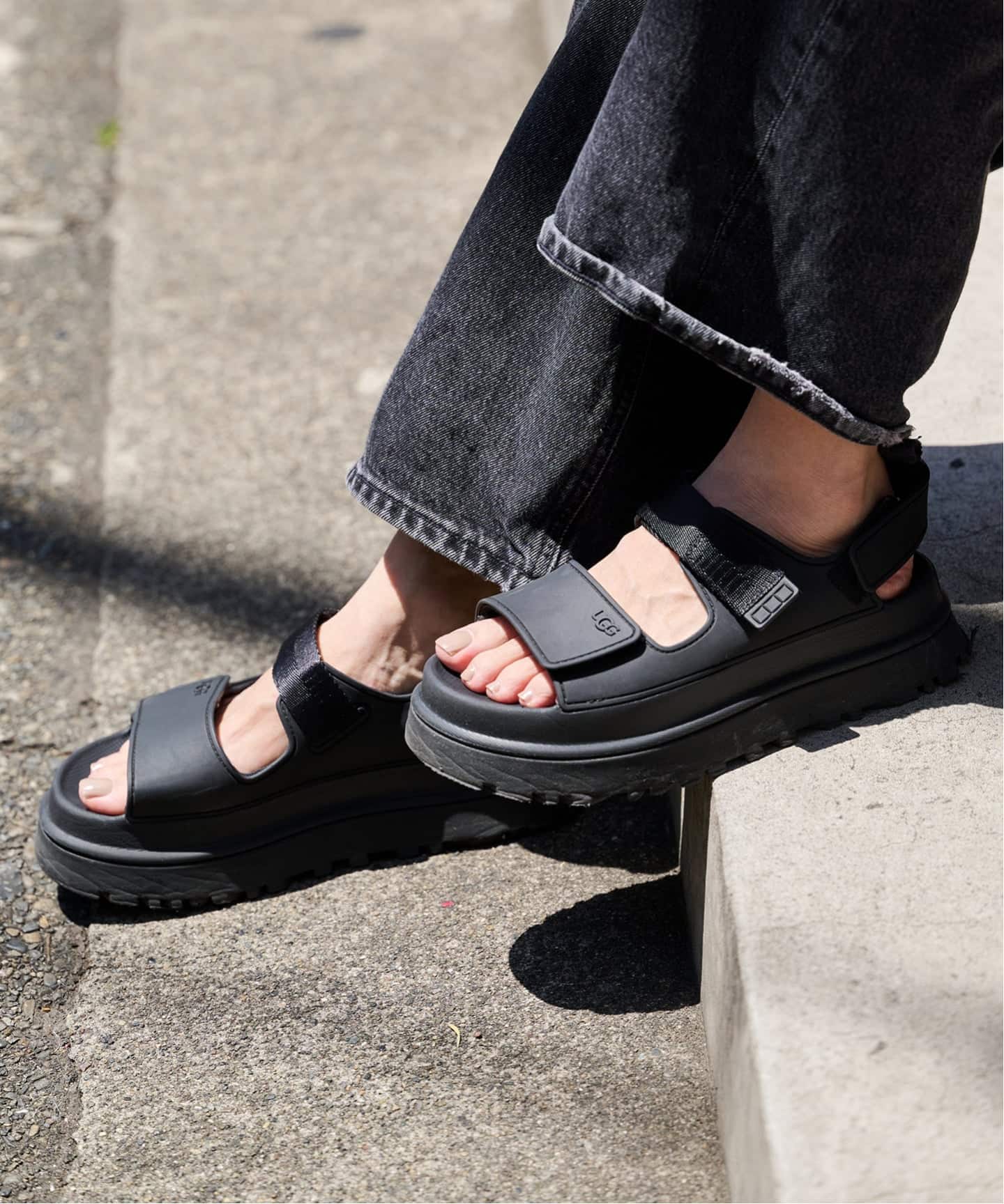 UGG W GOLDENGLOW 1152685-BLK（サンダル）｜BOICE FROM BAYCREW'S