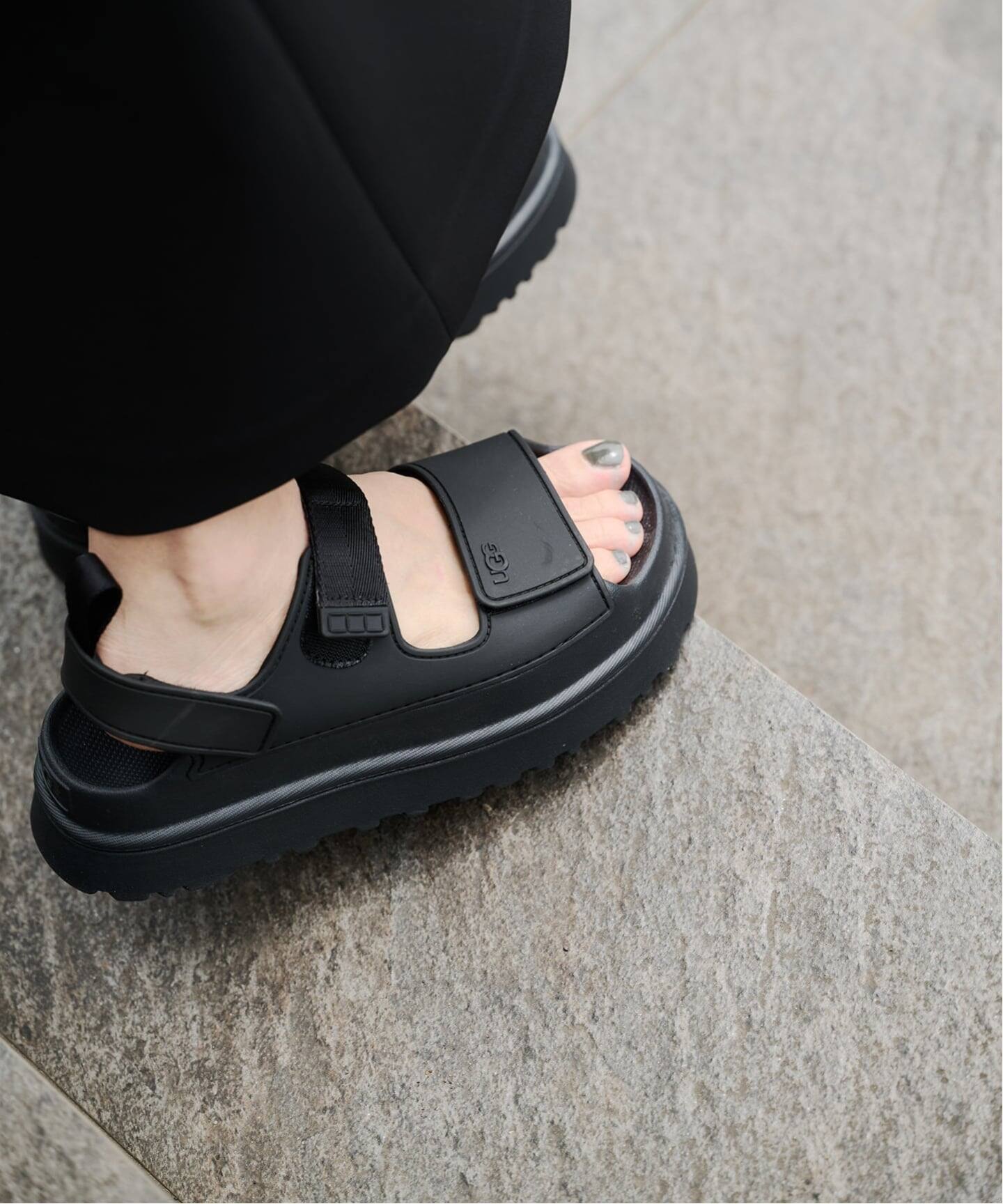 UGG W GOLDENGLOW 1152685-BLK（サンダル）｜BOICE FROM BAYCREW'S