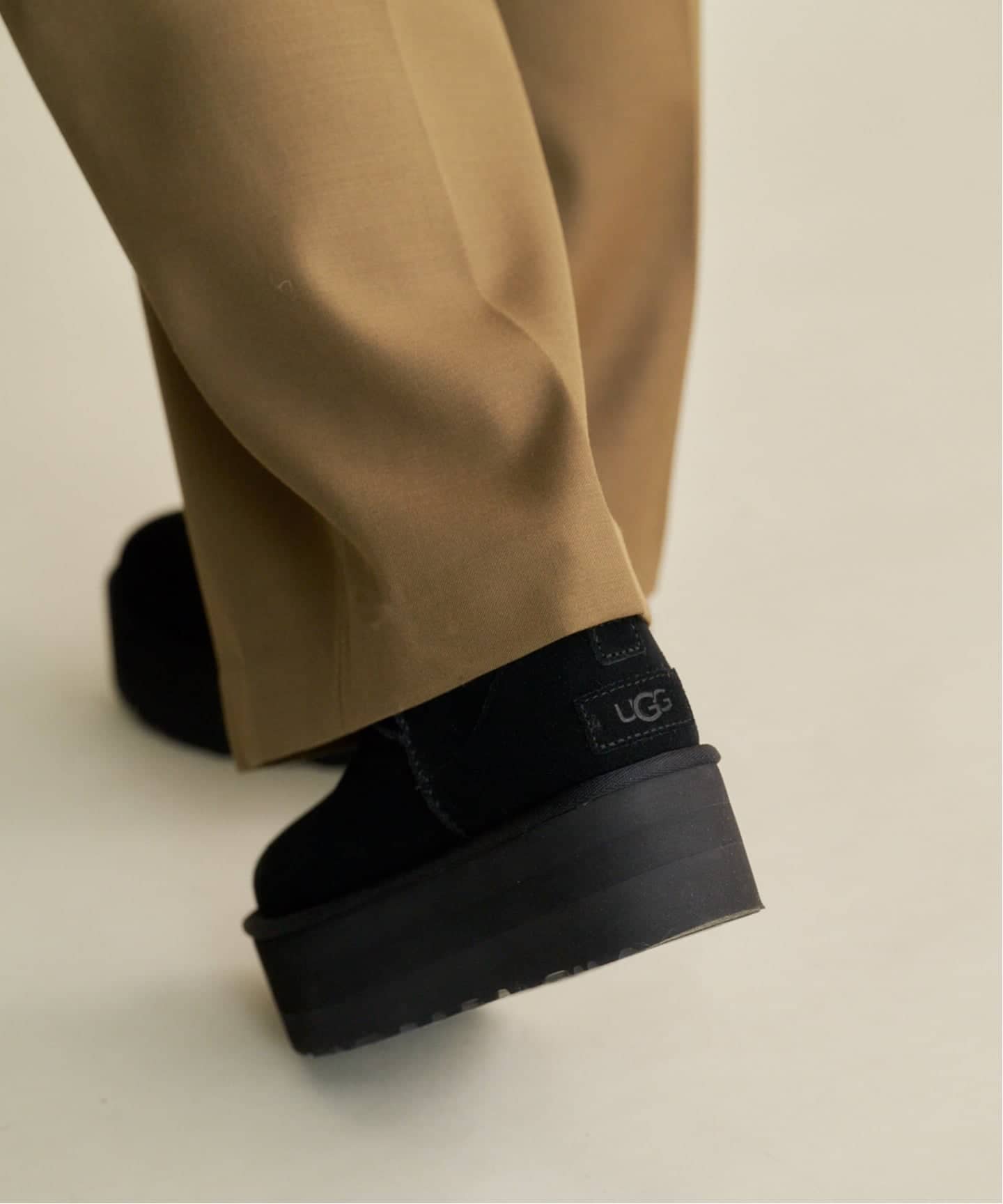 UGG W CLASSIC ULTRA MINIPLATFORM 1135092（ブーティ・ショートブーツ