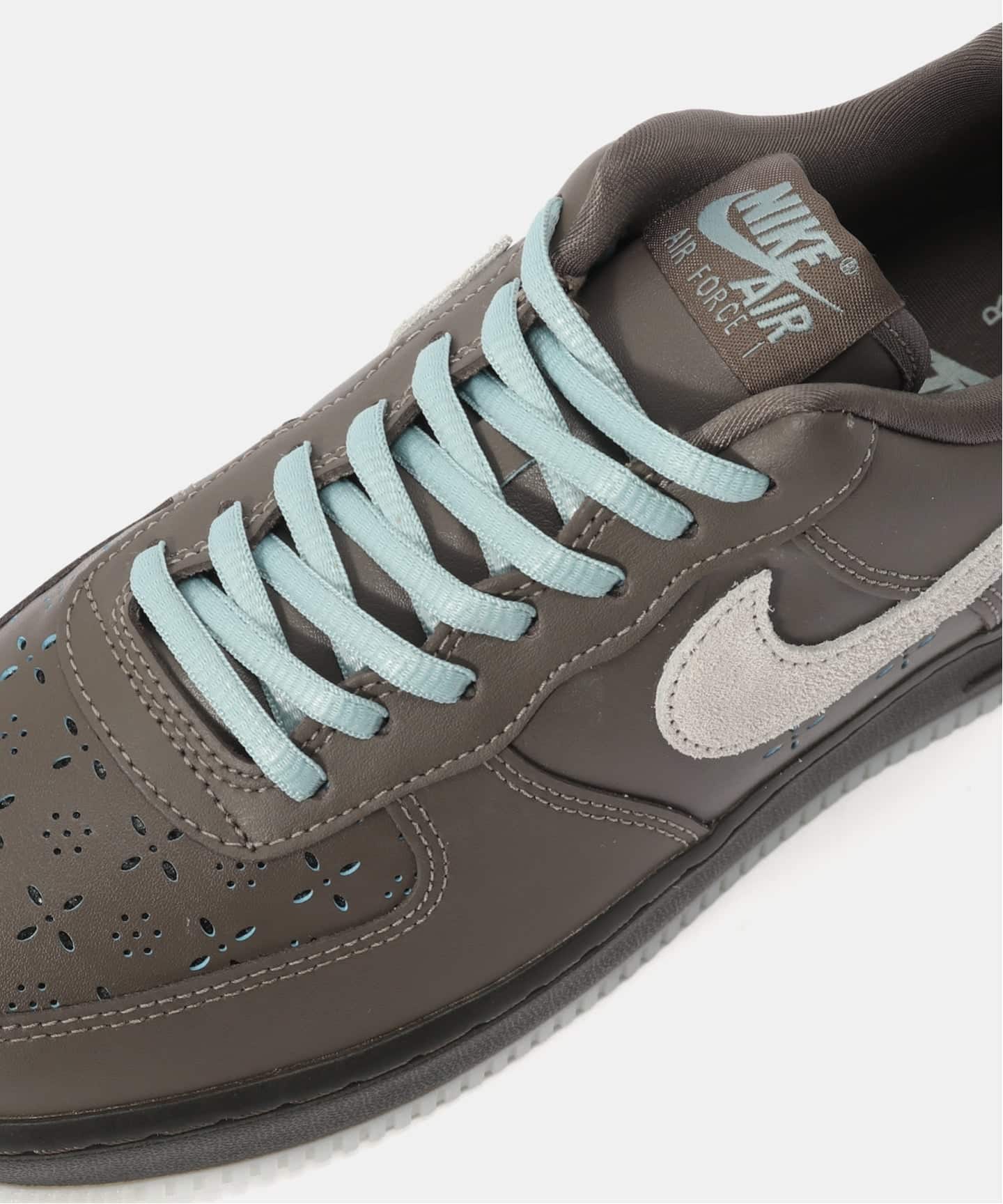 NIKE W AIR FORCE 1 '07 LV8 FMME IR5690-256（スニーカー