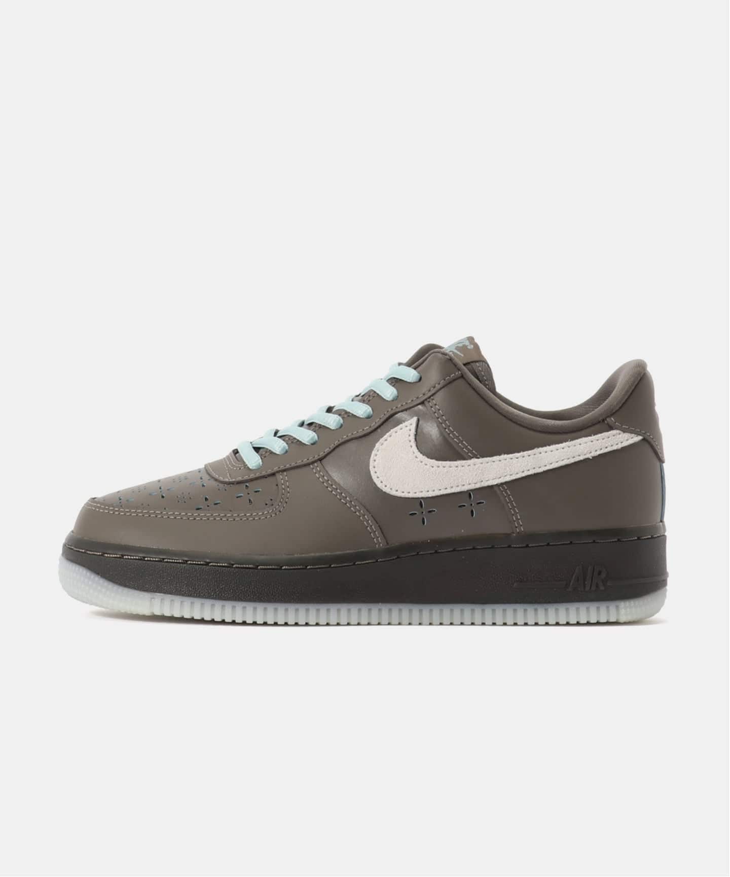 NIKE W AIR FORCE 1 '07 LV8 FMME IR5690-256（スニーカー