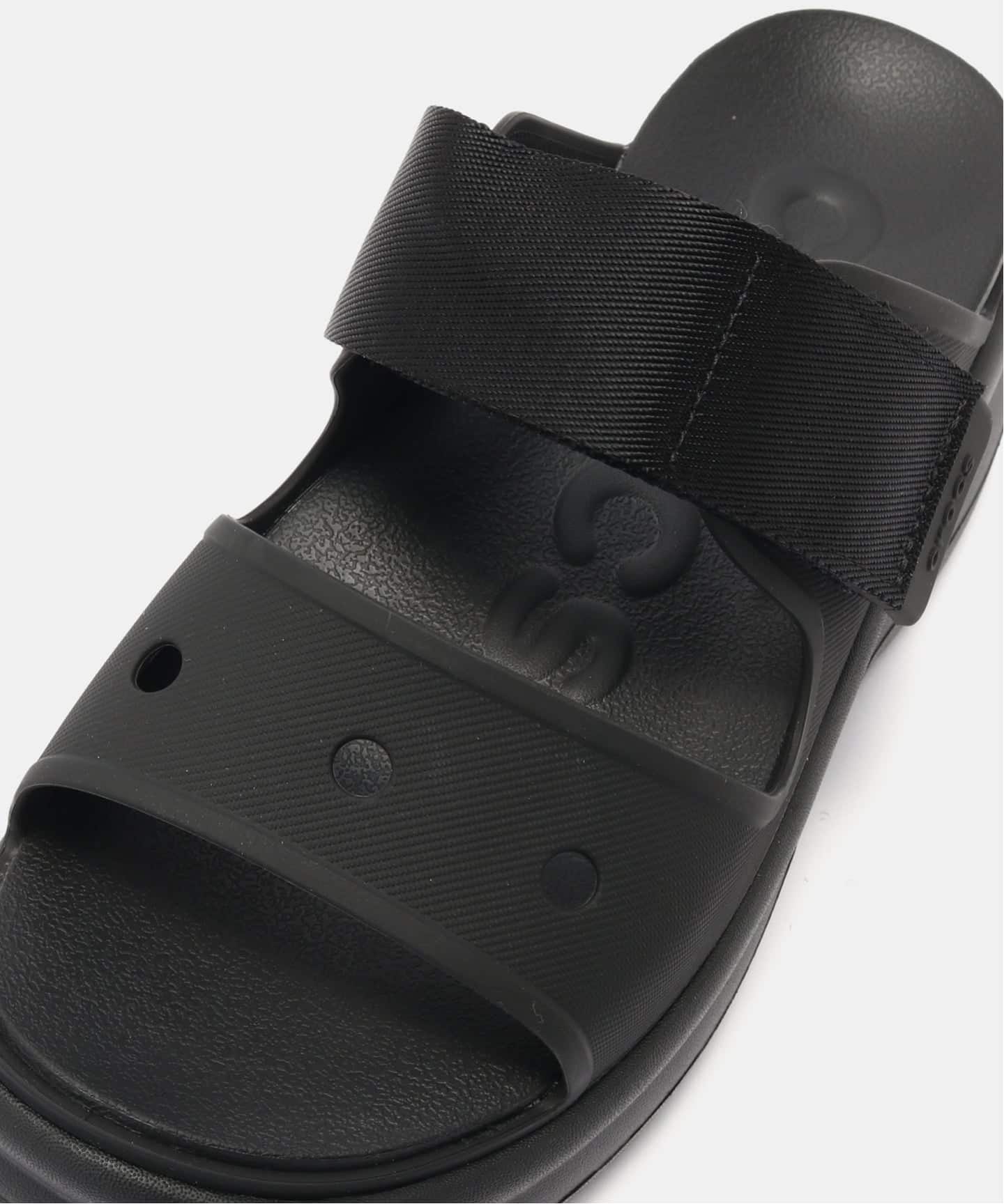 Supreme ブラック Crocs SOHO TWO STRAP SANDAL 212861-001（サンダル）｜HERRINGBONE