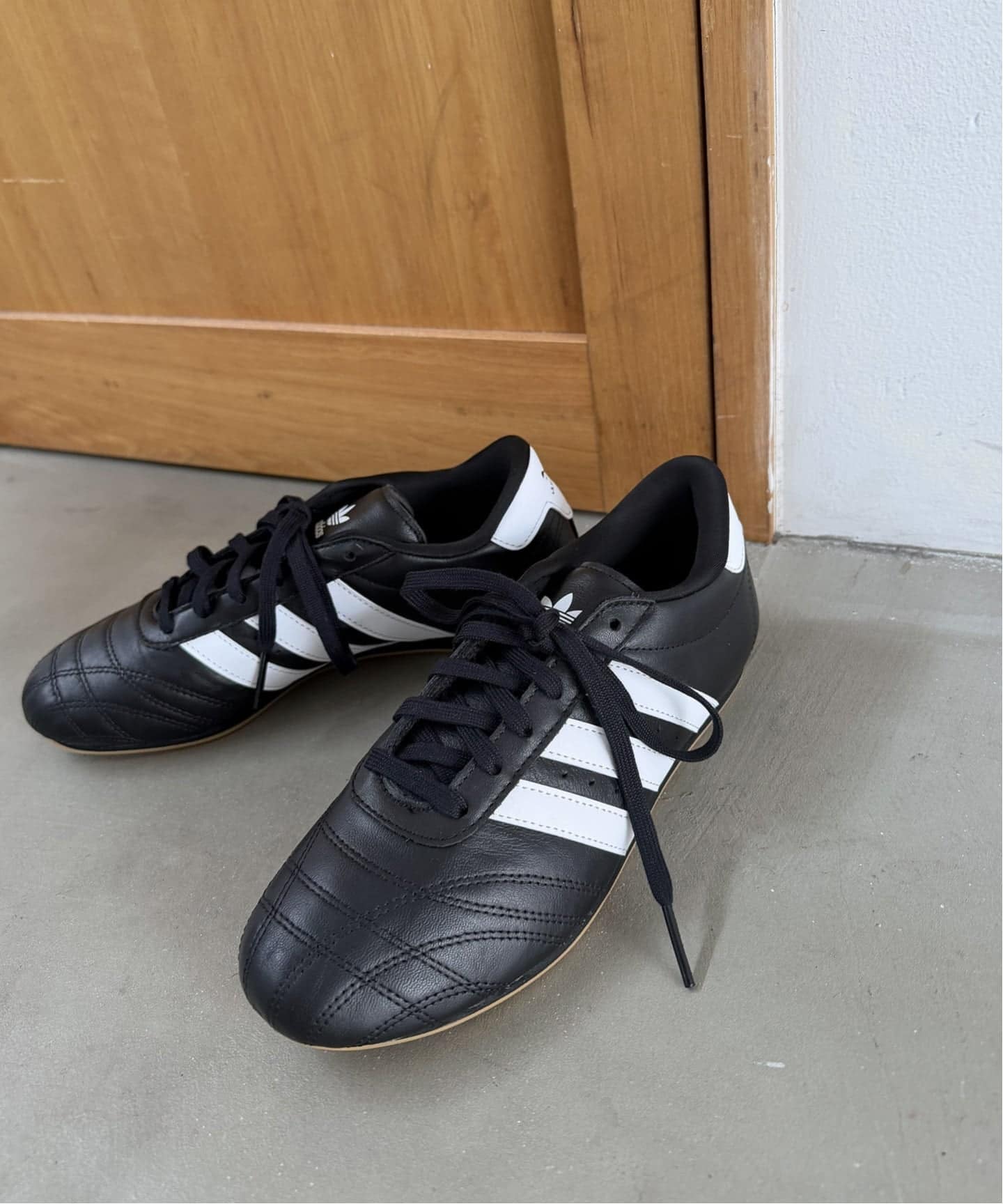 adidas / アディダス TAEKWONDO LACE W JS1193（スニーカー）｜Spick