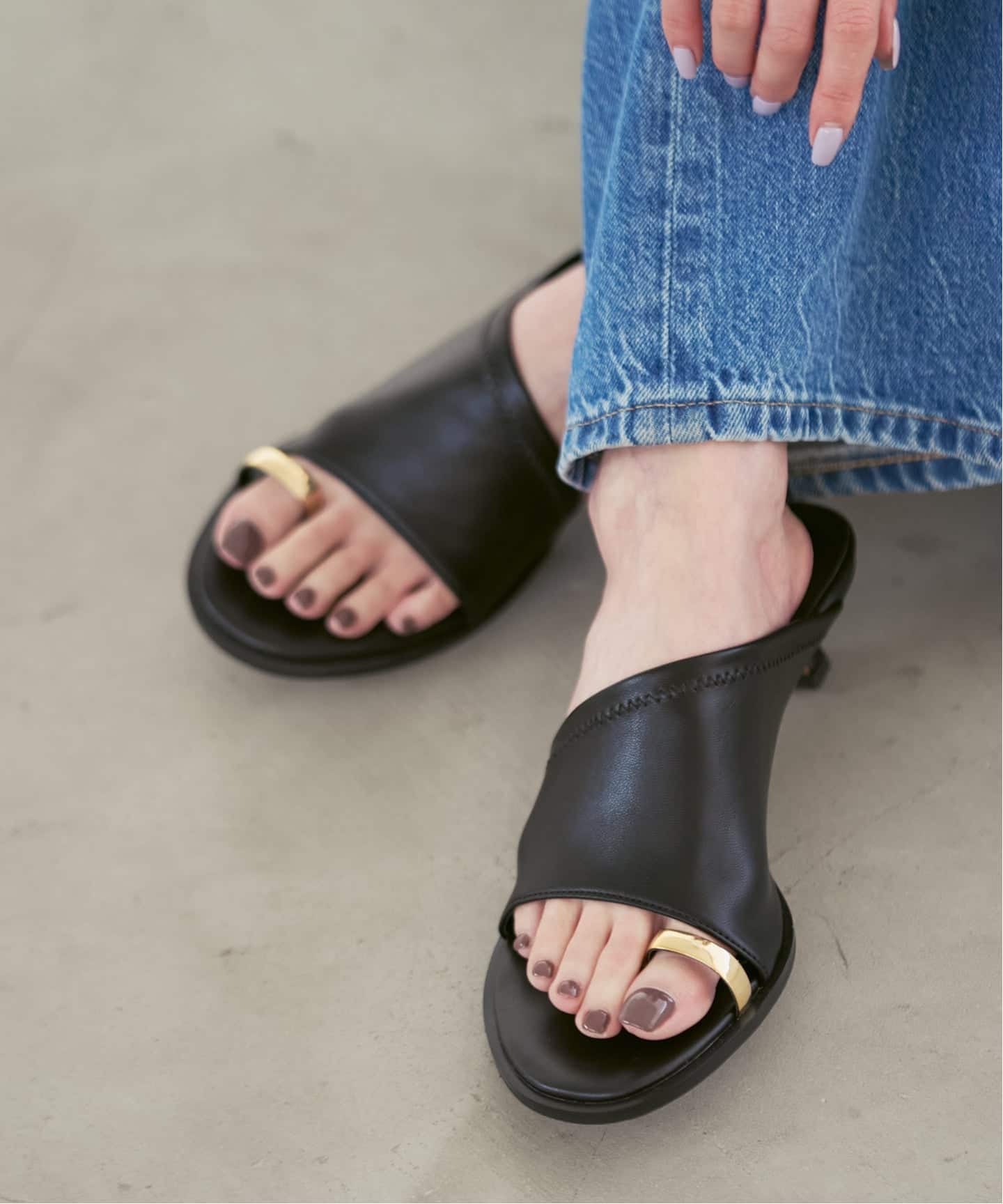 新品未使用　LE VERNIS NOBLE ブラック サンダル 追加予約・パーツ別注》LE VERNIS/ルベル二 Toe ring sandals