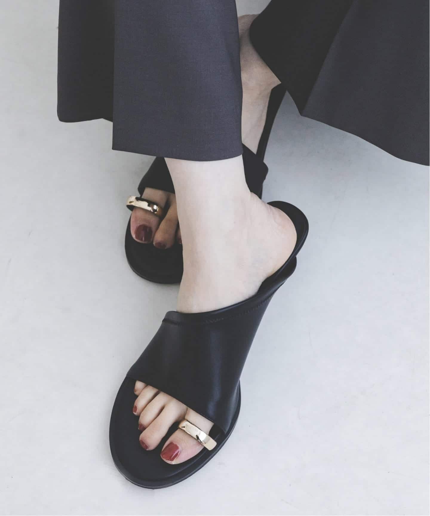 追加》LE VERNIS/ルベル二 Toe ring sandals（サンダル）｜NOBLE