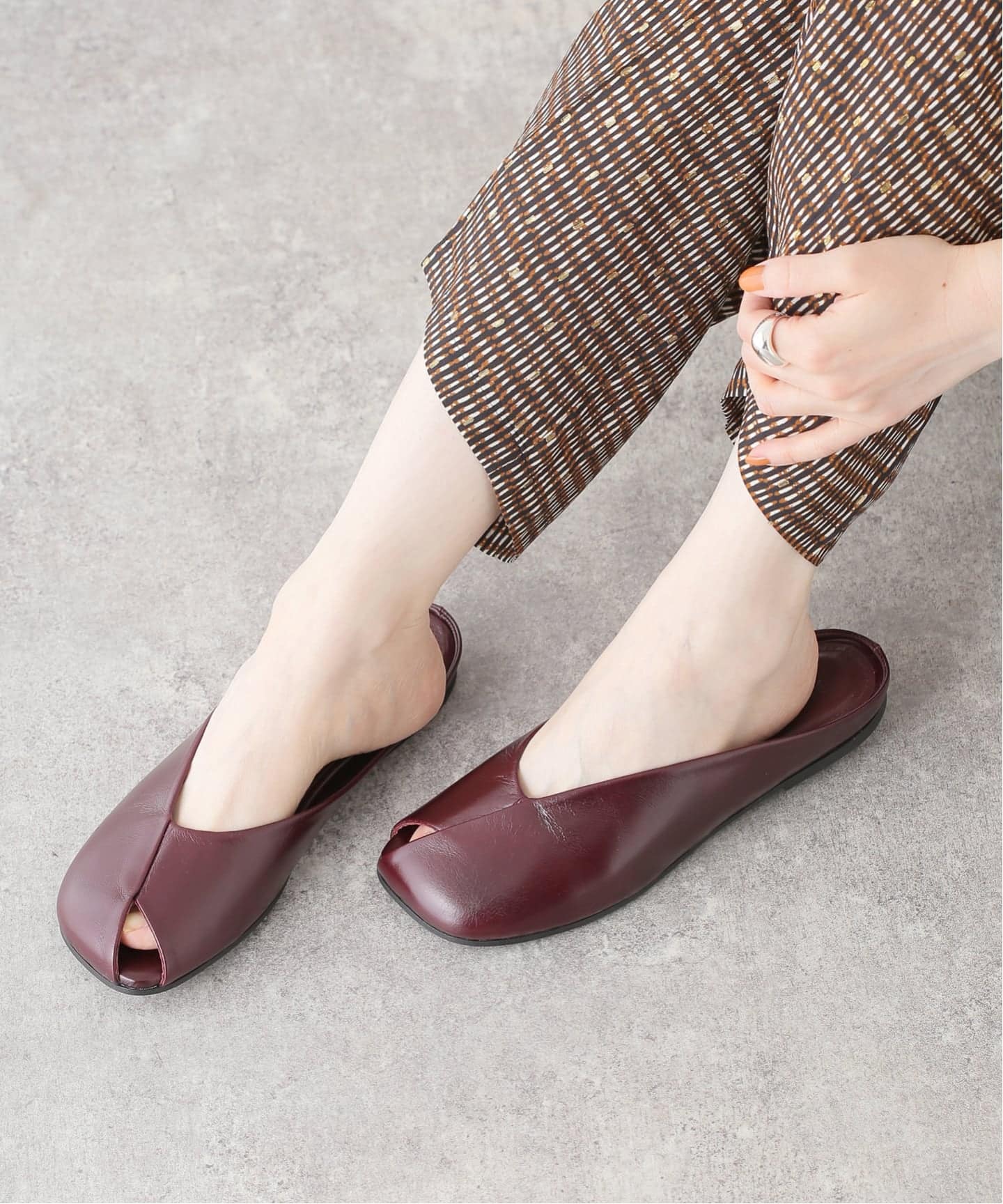 ALOHAS/アロハス Timmy Rift Burgundy Leather Mules ミュール（レザー