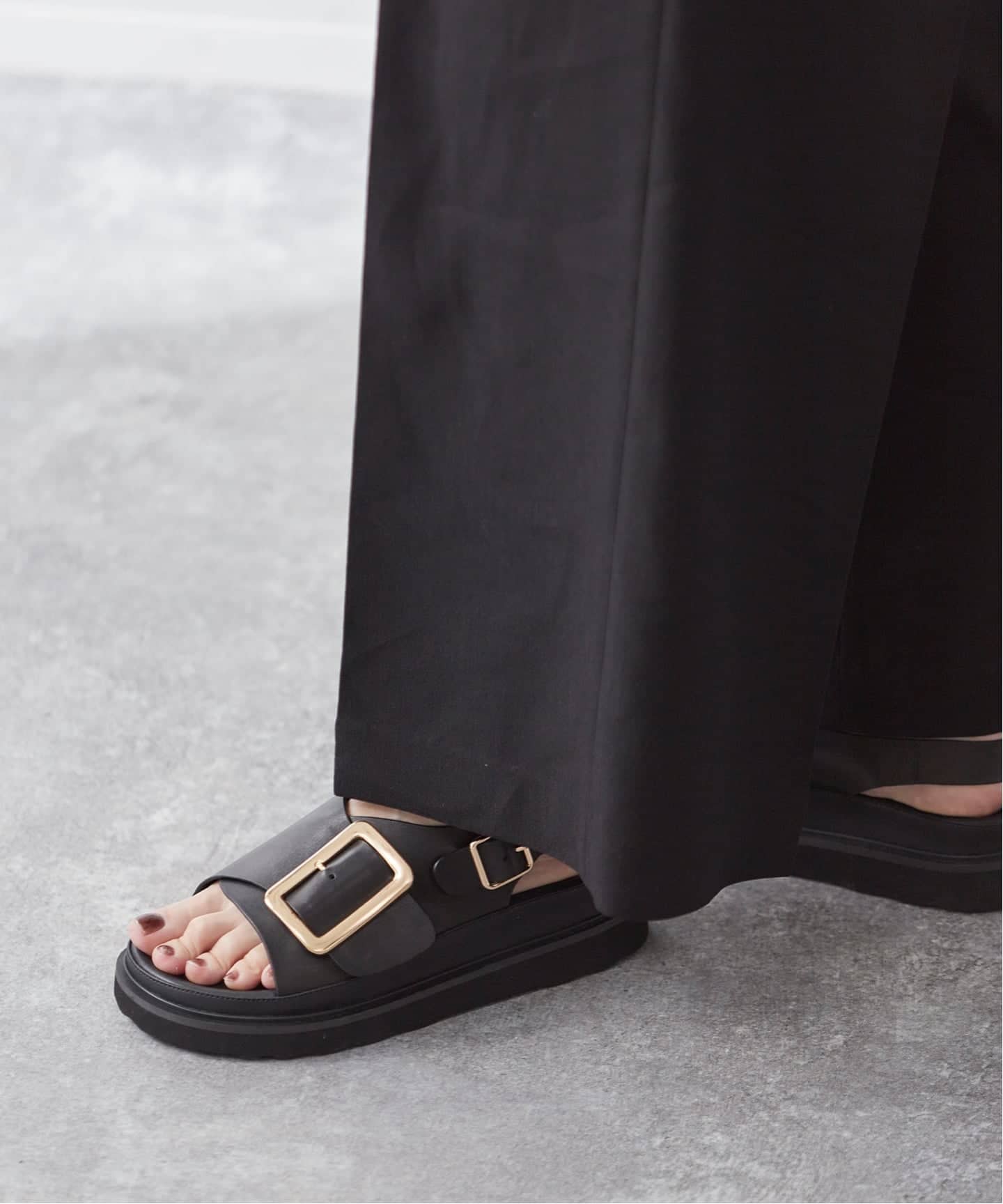 WEB限定カラーあり》別注【MOHI / モヒ】ストラップ バックルサンダル