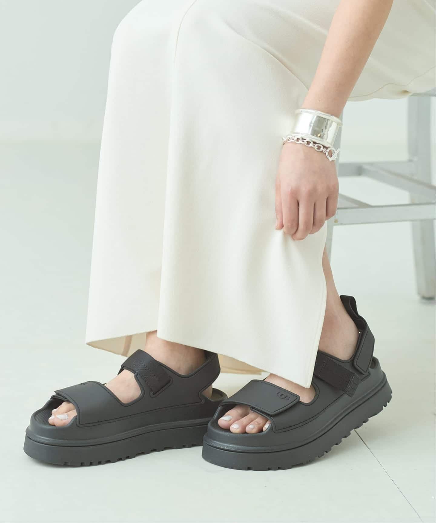 追加》UGG/アグ W GOLDENGLOW サンダル 1152685-BLK（サンダル