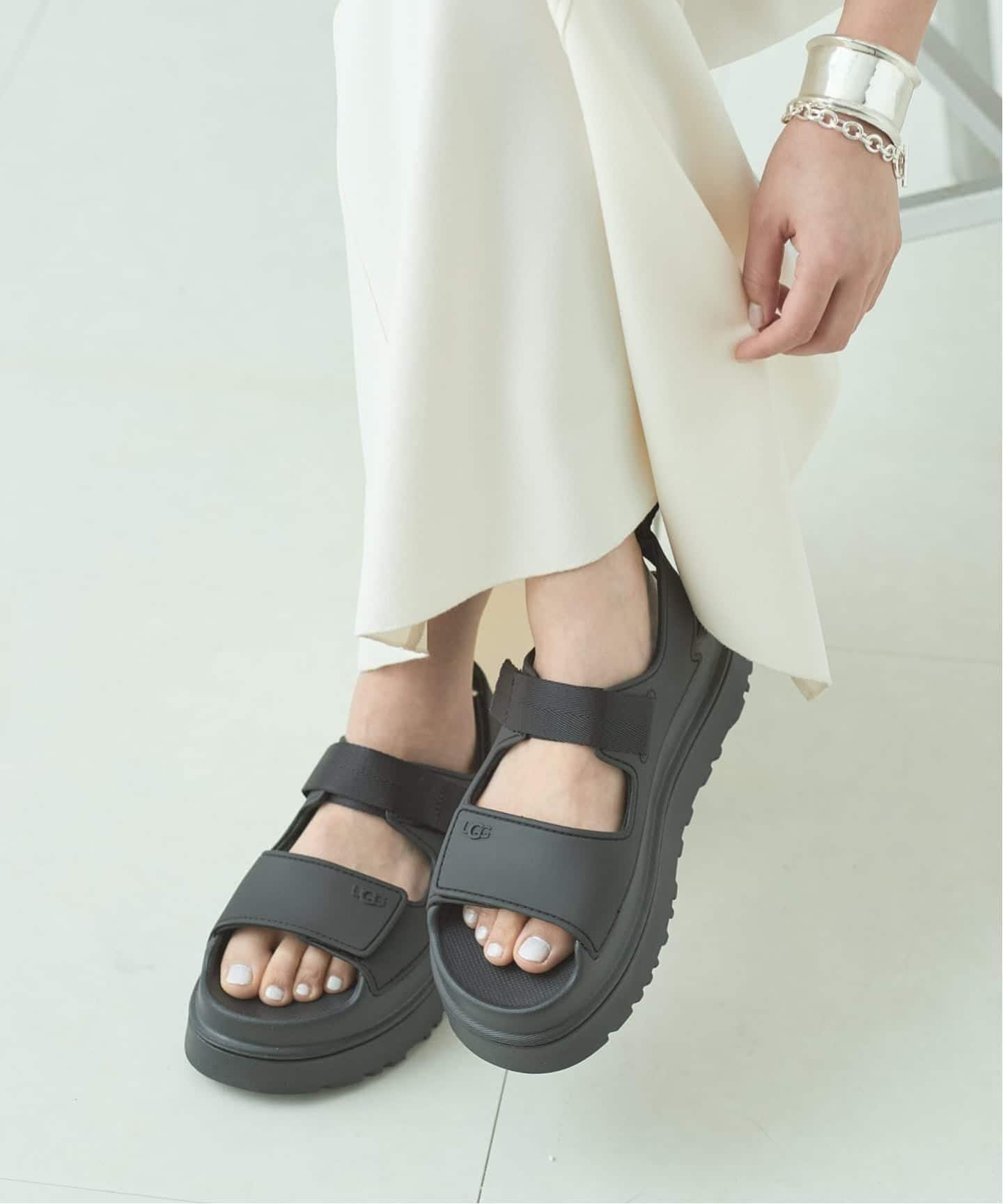 追加》UGG/アグ W GOLDENGLOW サンダル 1152685-BLK（サンダル
