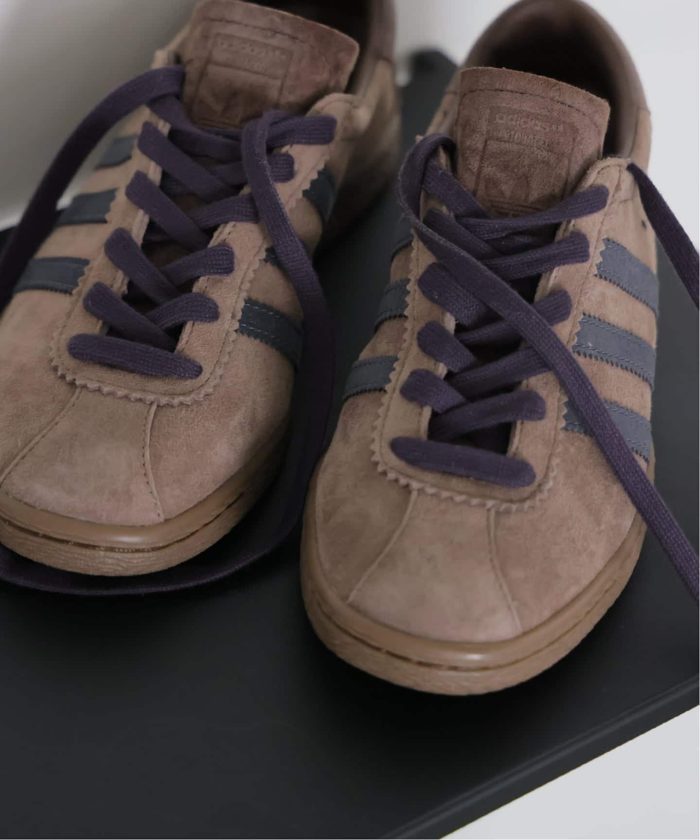 予約》別注【adidas originals/アディダス オリジナルス】TOBACCO For