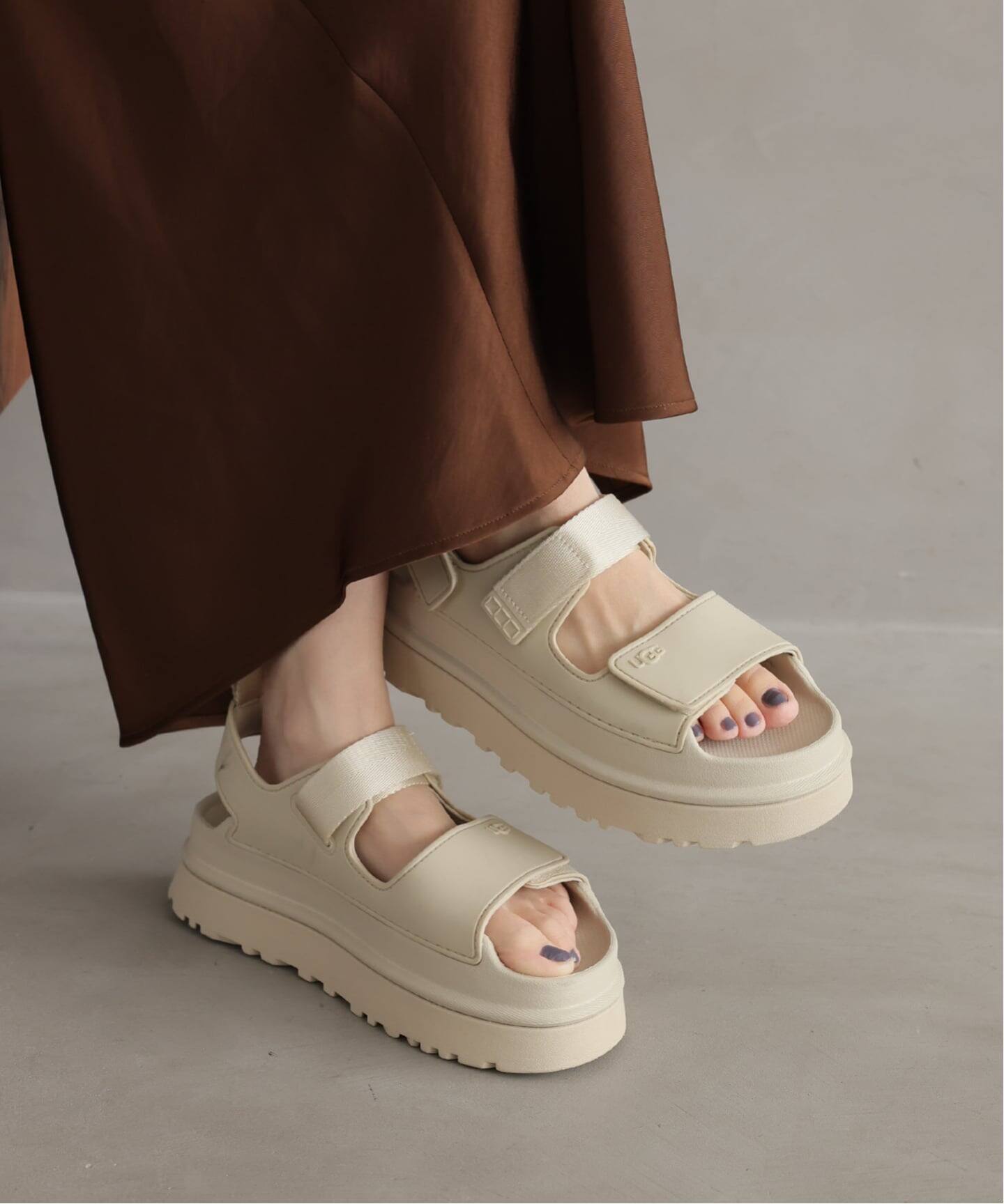 追加予約》【UGG/アグ】W GOLDENGLOW 1152685：サンダル（サンダル