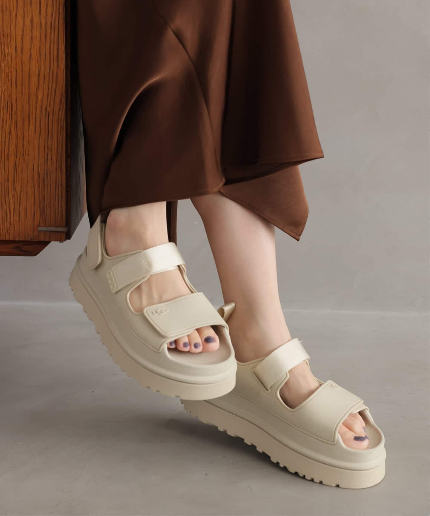 UGG/アグ W GOLDENGLOW サンダル 1152685 23 24 追加》【UGG/アグ】W GOLDENGLOW 1152685：サンダル（サンダル