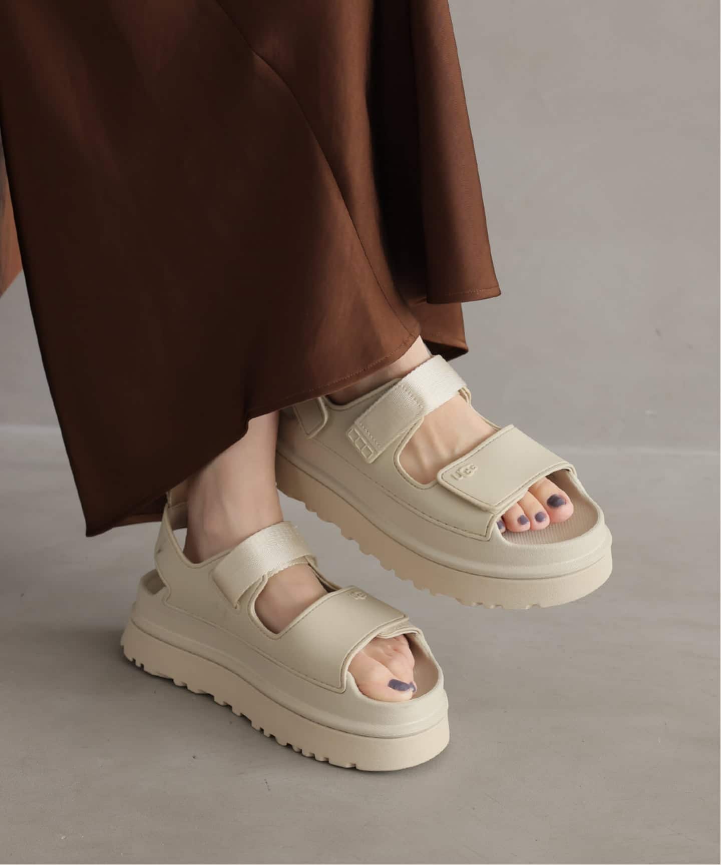 UGG スタッズ付きサンダル 5 (22cm) 新品未使用 【公式通販】