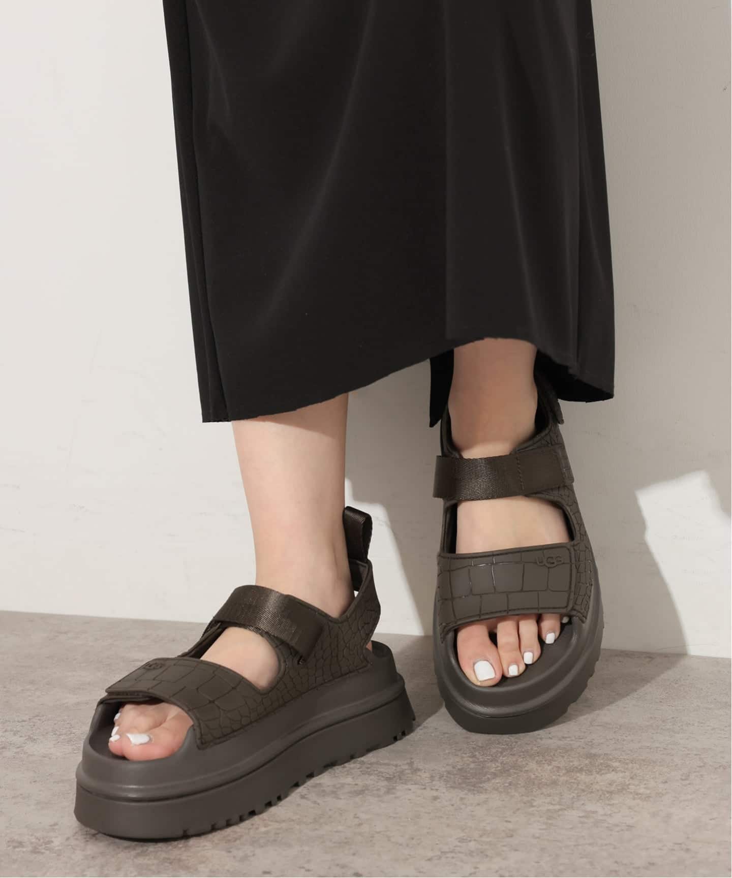 UGG/アグ】W GOLDENGLOW EMBOSSED：サンダル 1175311（サンダル
