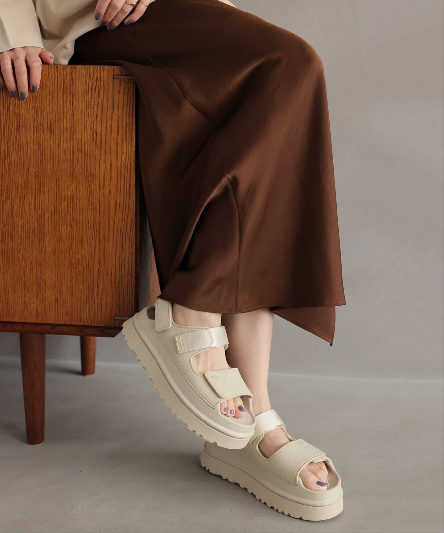 UGG/アグ W GOLDENGLOW サンダル 1152685 23 24 追加2》【UGG/アグ】W GOLDENGLOW 1152685：サンダル（サンダル