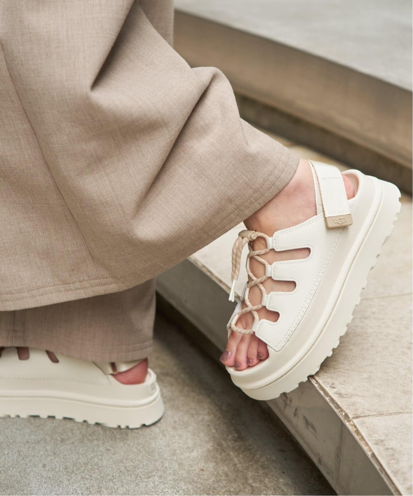 UGG/アグ W GOLDENGLOW TOGGLE（サンダル）｜LE TALON（ル タロン）の