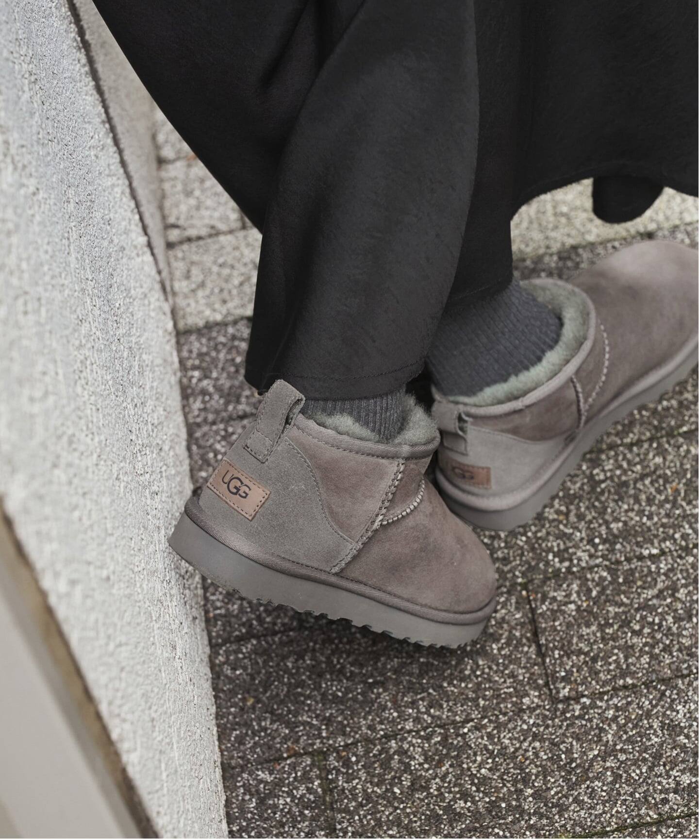 追加予約》UGG/アグ W CLASSIC ULTRA MINI（ブーティ・ショートブーツ