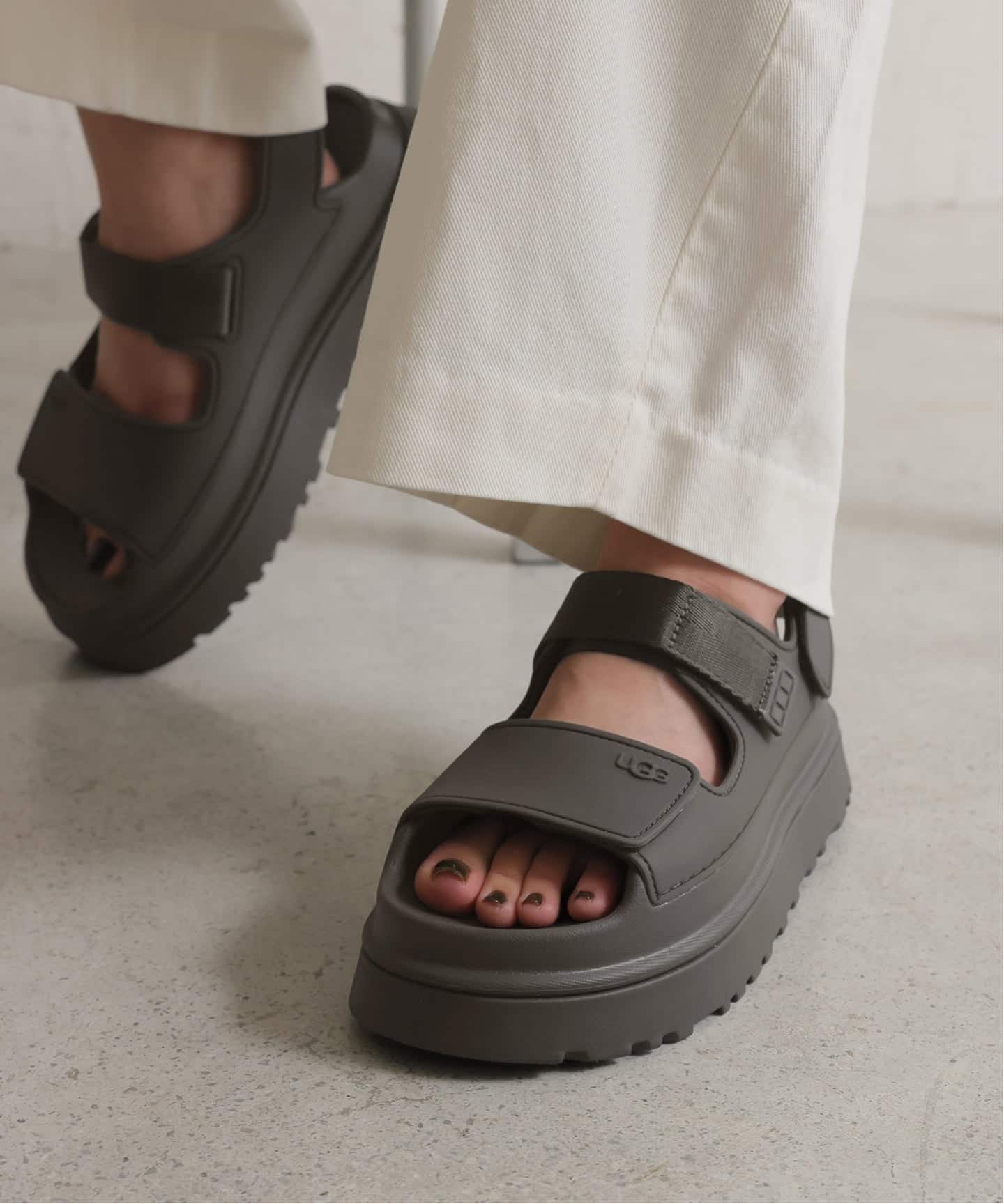 UGG/アグ GoldenGlow Sandal W SLOBE別注カラー 別注カラーあり/追加2》 UGG/アグ GoldenGlow Sandal W（サンダル