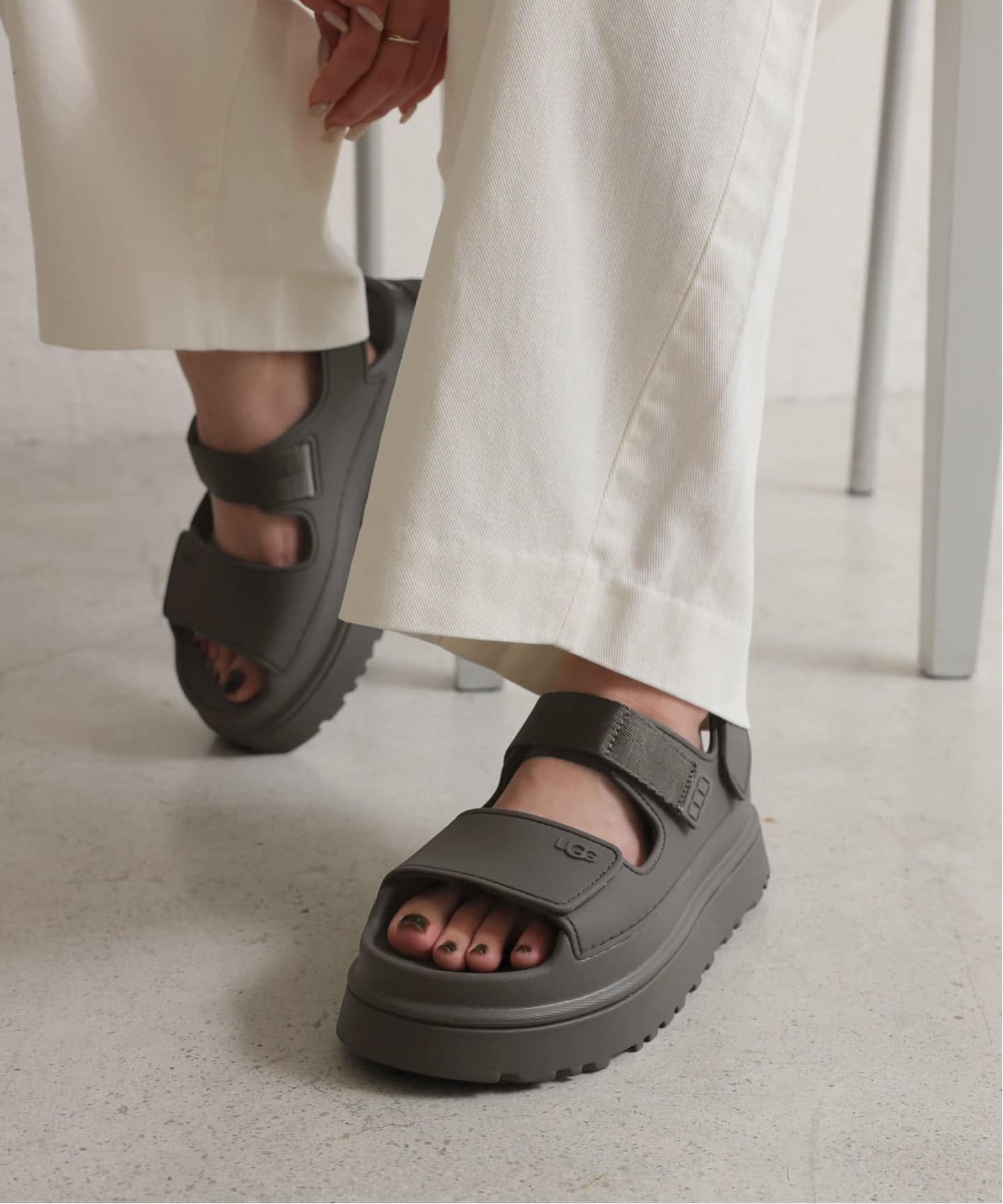 SLOBE IENA ×UGG W GoldenGlow Sandal 25cm 別注カラーあり/追加2》 UGG/アグ GoldenGlow Sandal W（サンダル
