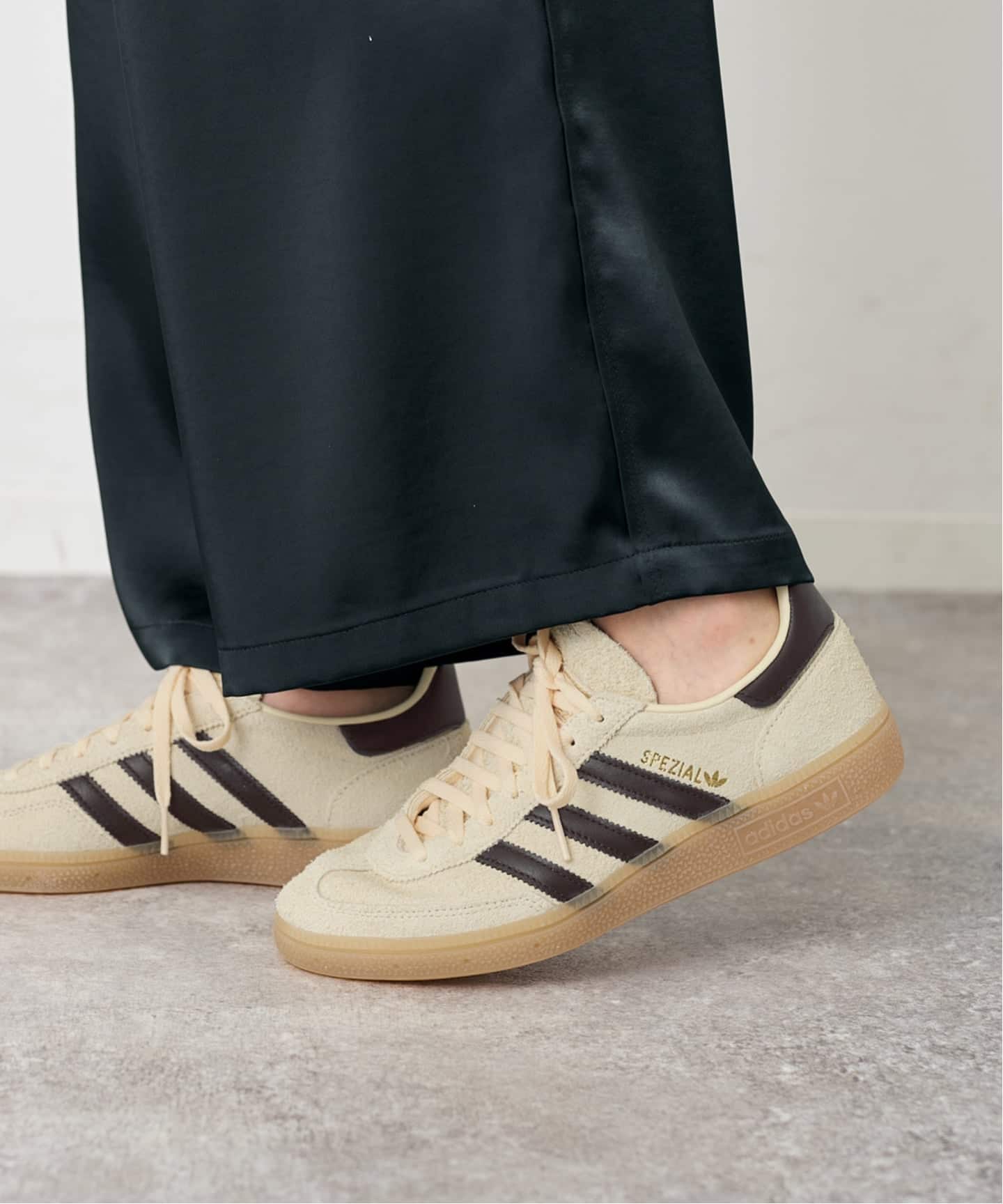 adidas/アディダス HANDBALL SPEZIAL W KK0932（スニーカー）｜SLOBE