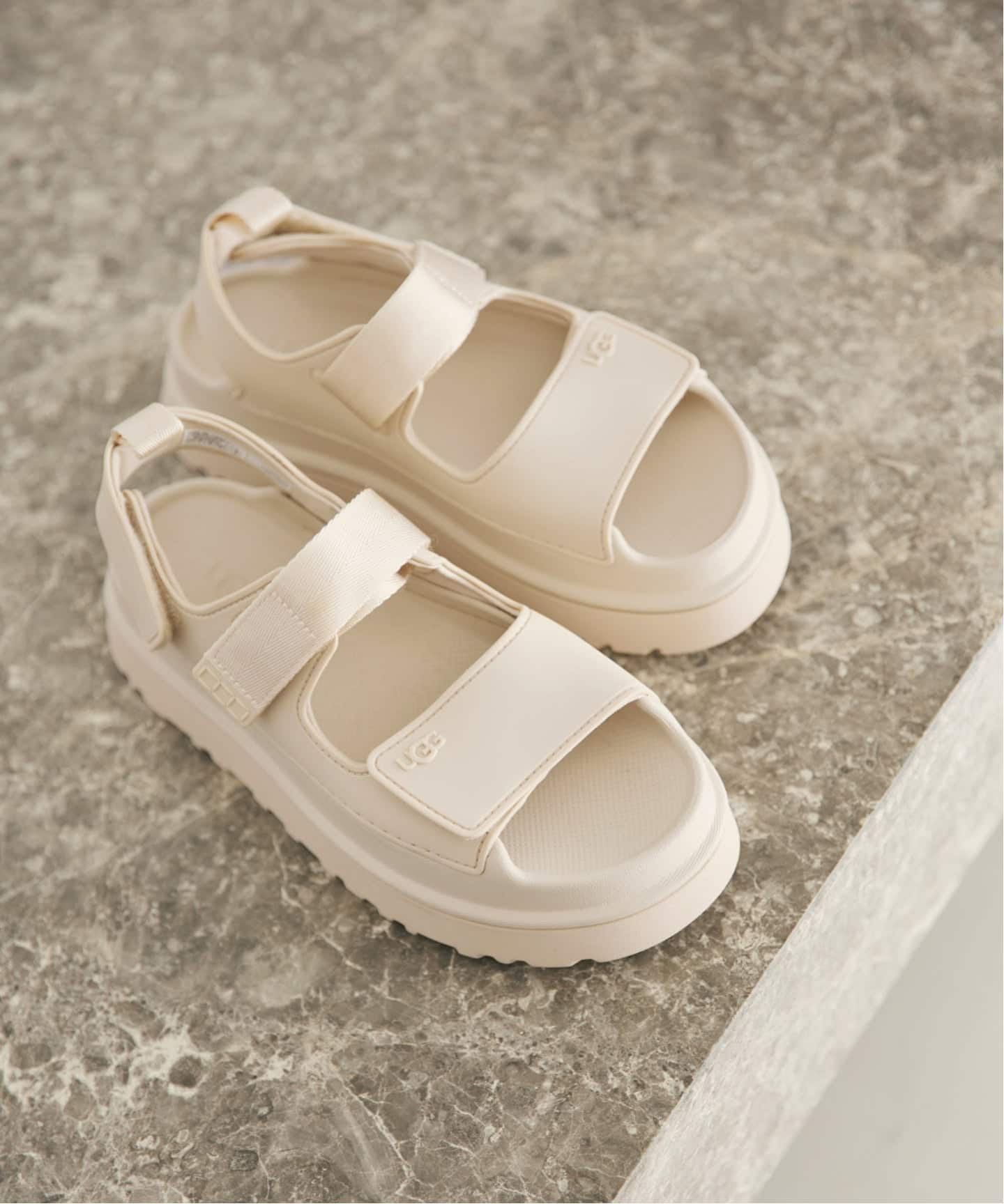 WEB限定追加》UGG / アグ THE GOLDEN GLOW サンダル（サンダル