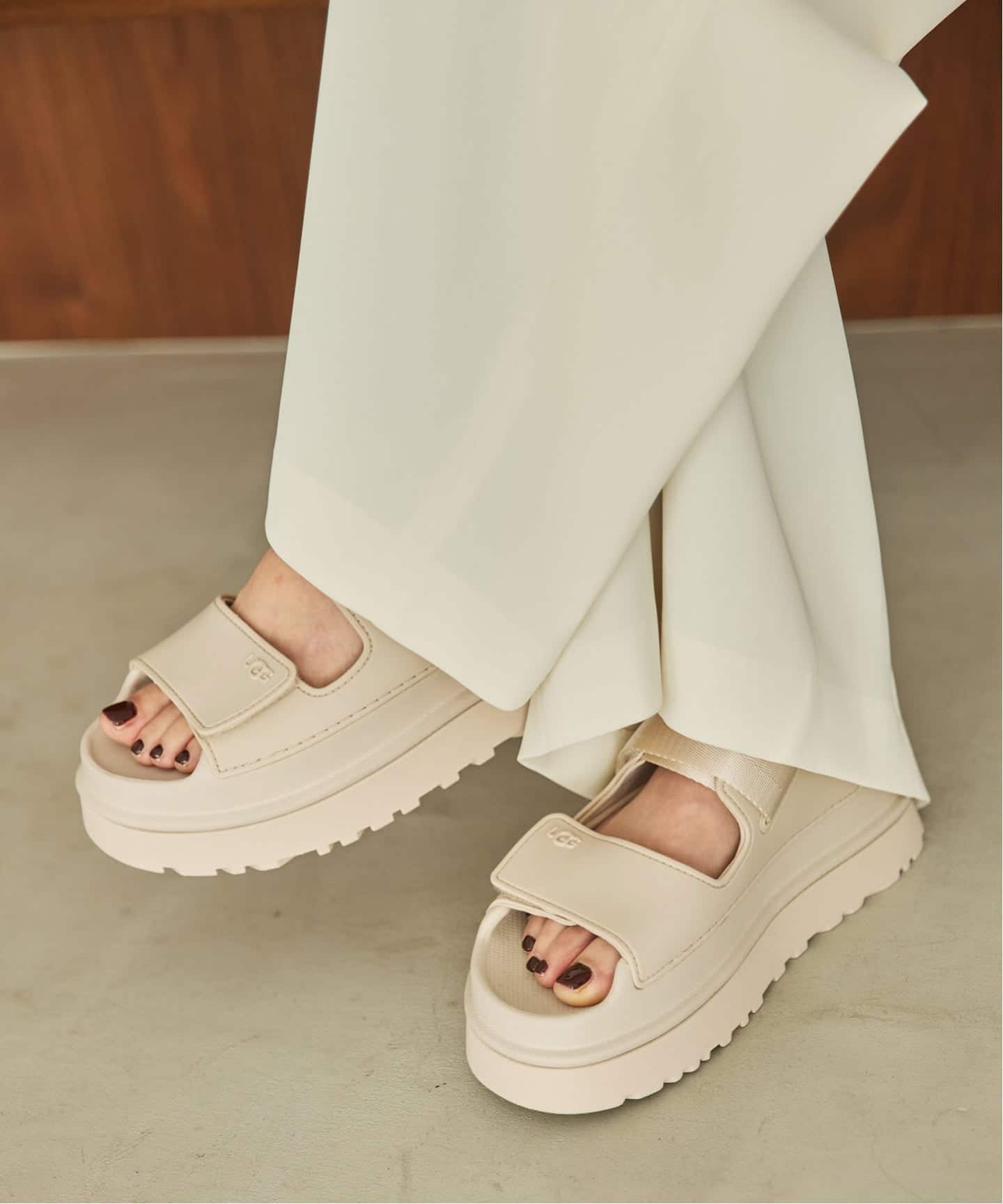 WEB限定追加予約》UGG / アグ THE GOLDEN GLOW サンダル（サンダル