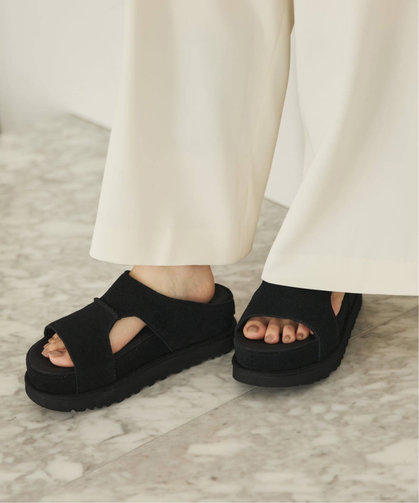plage UGG GOLDENSTAR CUTOUT SLIDE サンダル UGG / アグ W GOLDENSTAR CUTOUT SLIDE サンダル（サンダル）｜Plage