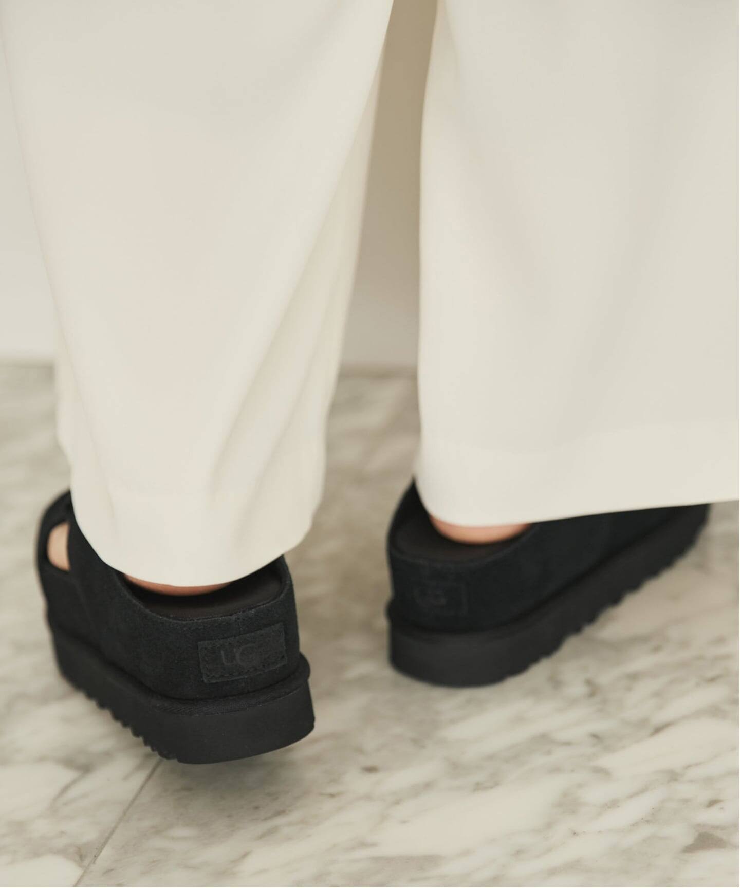 UGG / アグ W GOLDENSTAR CUTOUT SLIDE サンダル（サンダル）｜Plage