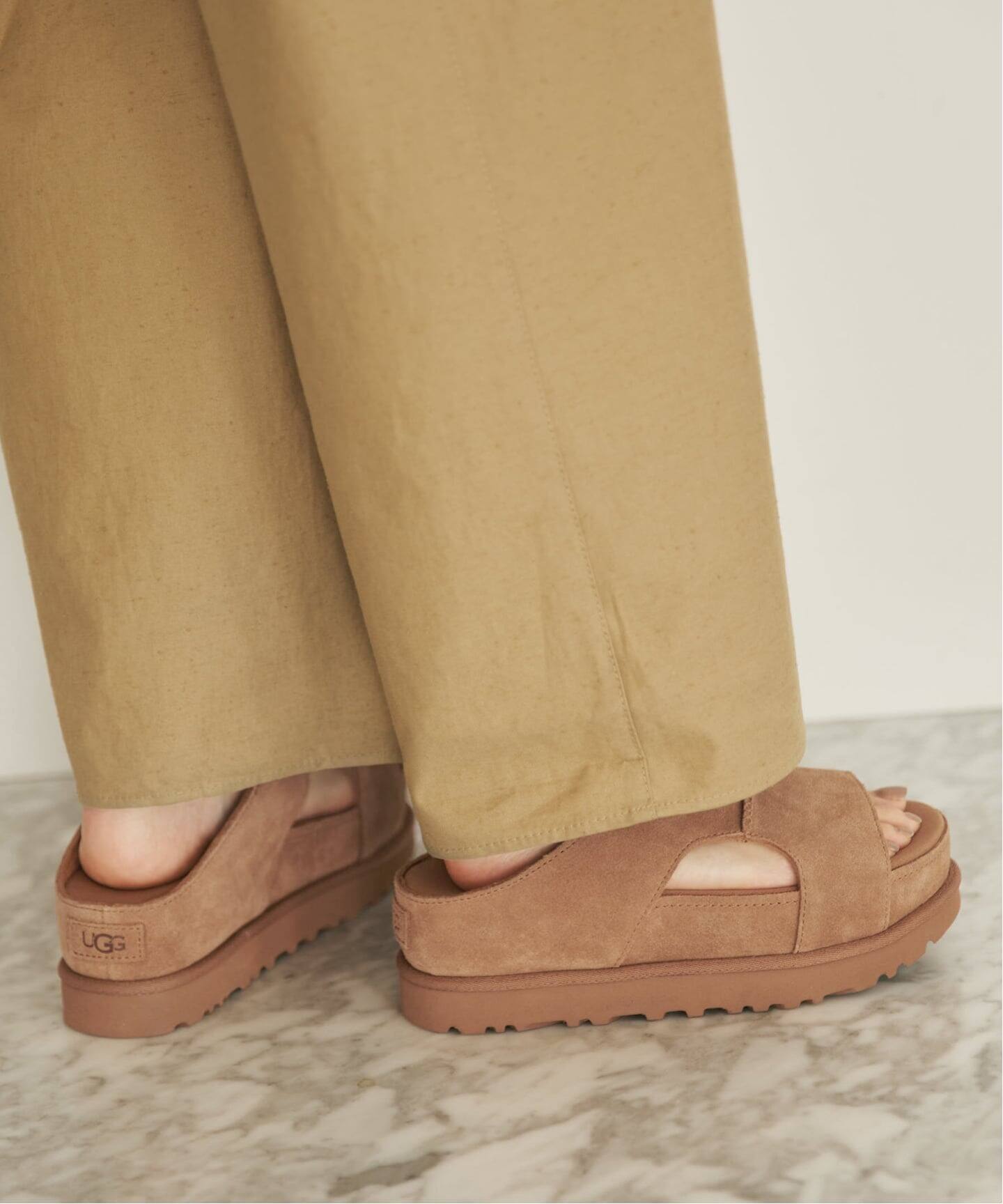 UGG / アグ W GOLDENSTAR CUTOUT SLIDE サンダル（サンダル）｜Plage