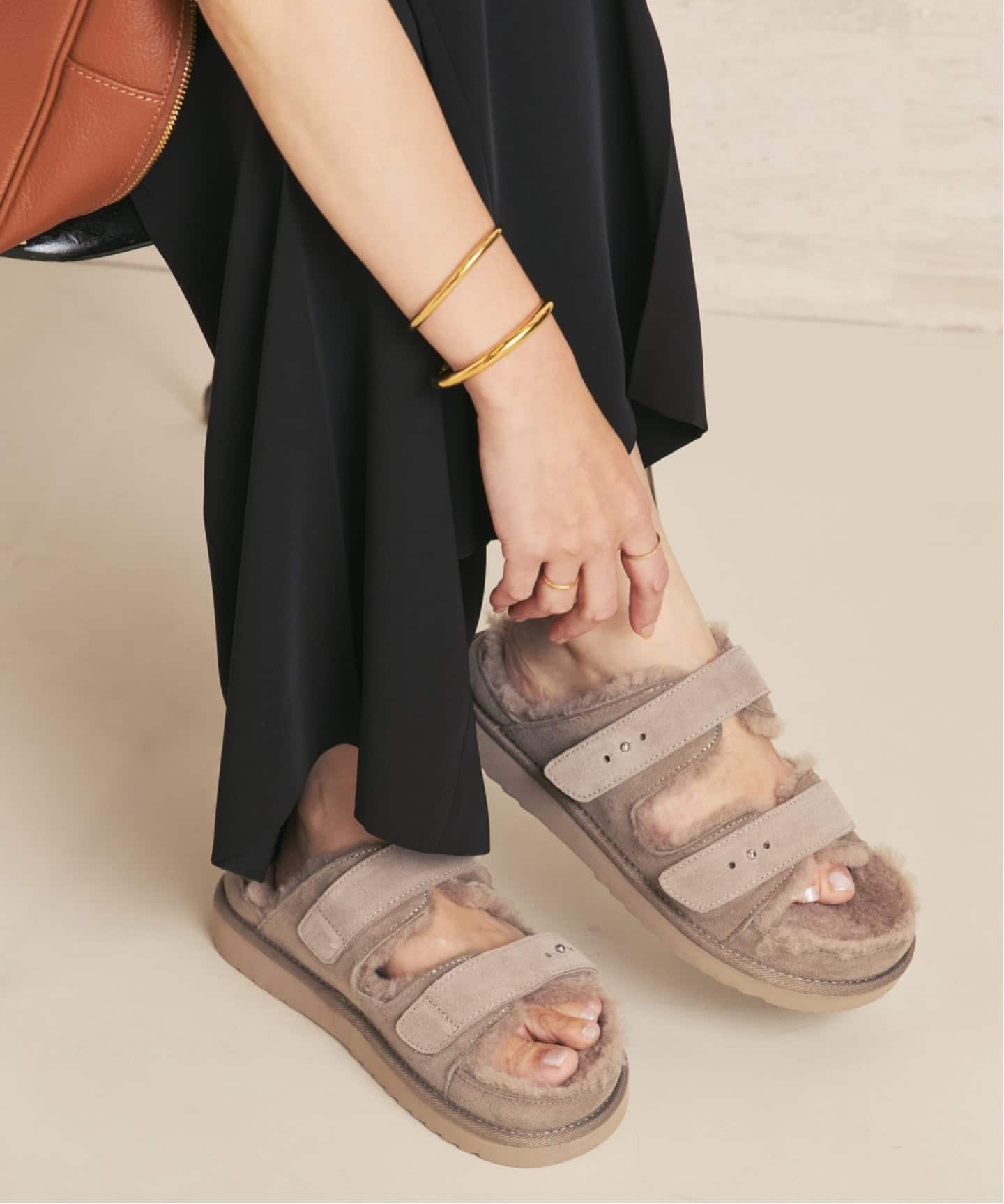 予約》CAMINANDO / カミナンド 別注 W STRAP FUR サンダル（サンダル