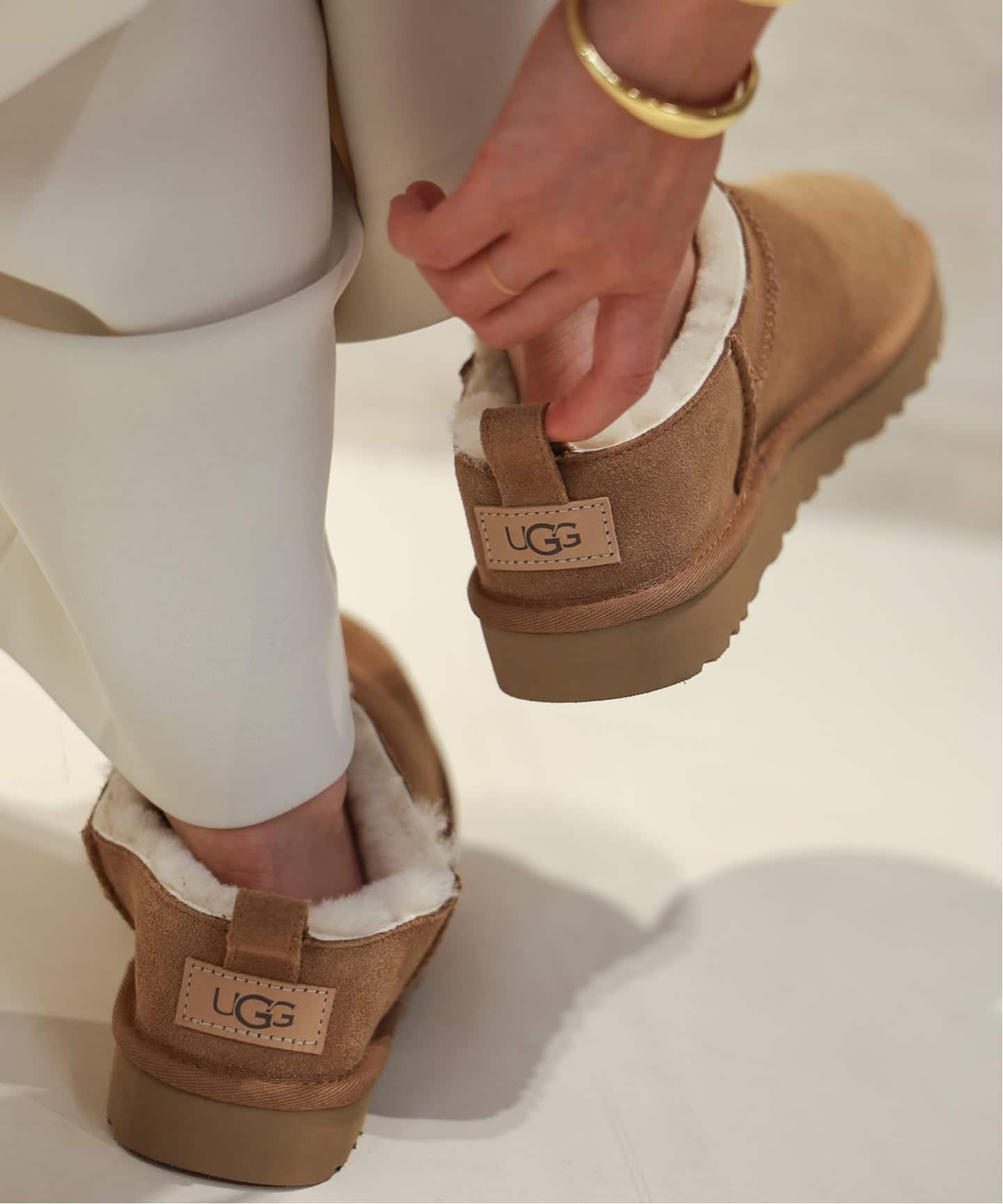 追加予約》UGG / アグ W CLASSICS MICRO シューズ（その他シューズ