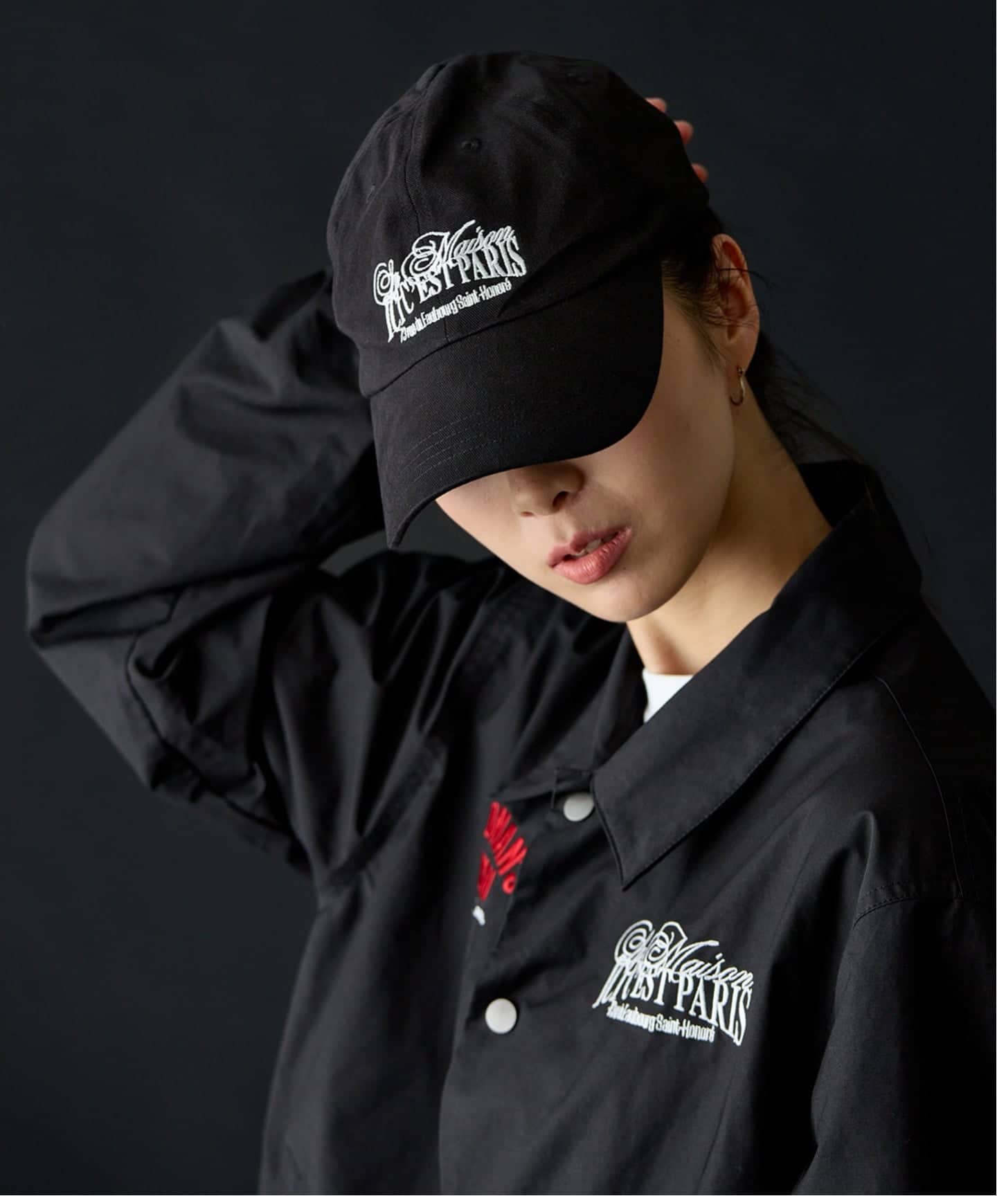 ドゥーズィエムクラス　AIRPORT PARIS 黒キャップ 予約》TRADMAN'S BONSAI x PSG LOGO CAP（キャップ）｜Paris Saint