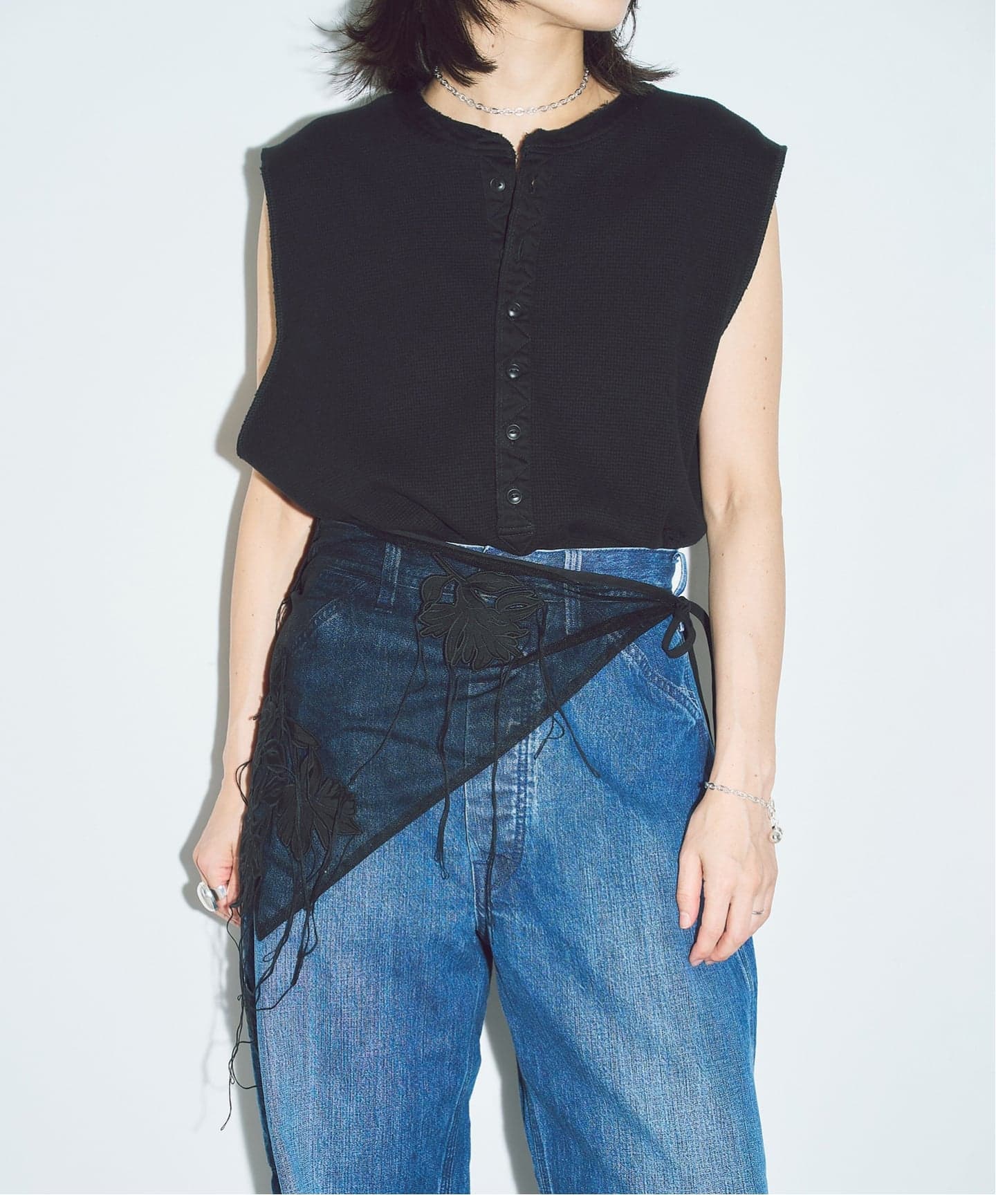 MARGE FRAYED EMBROIDERY SCARF 1012-0108-035：スカーフ（スカーフ