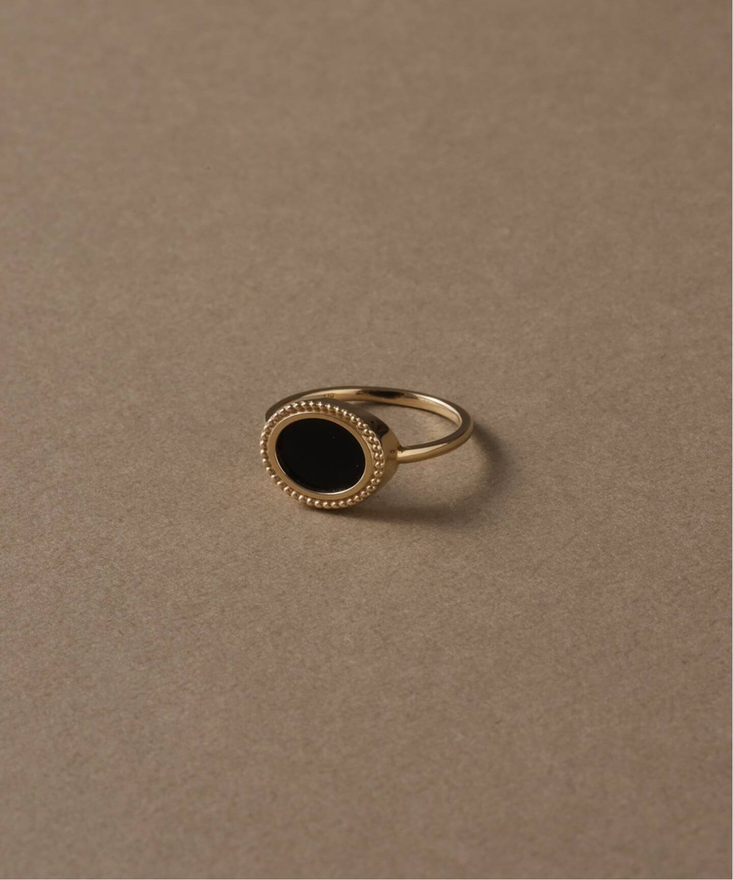 オーバルオニキスフラットリング K10（リング）｜Lilas（リラ）の通販