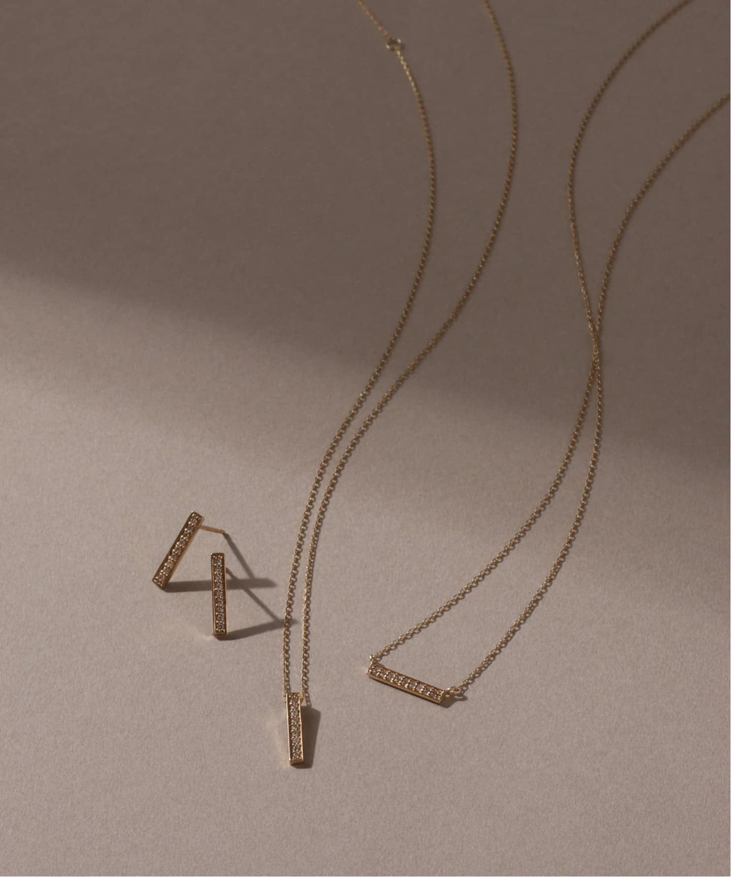 Lilas リラ ダイヤ25mmバーピアス K10 予約》ボックスダイヤ12mmバーピアス K10（両耳）（ピアス（両耳用