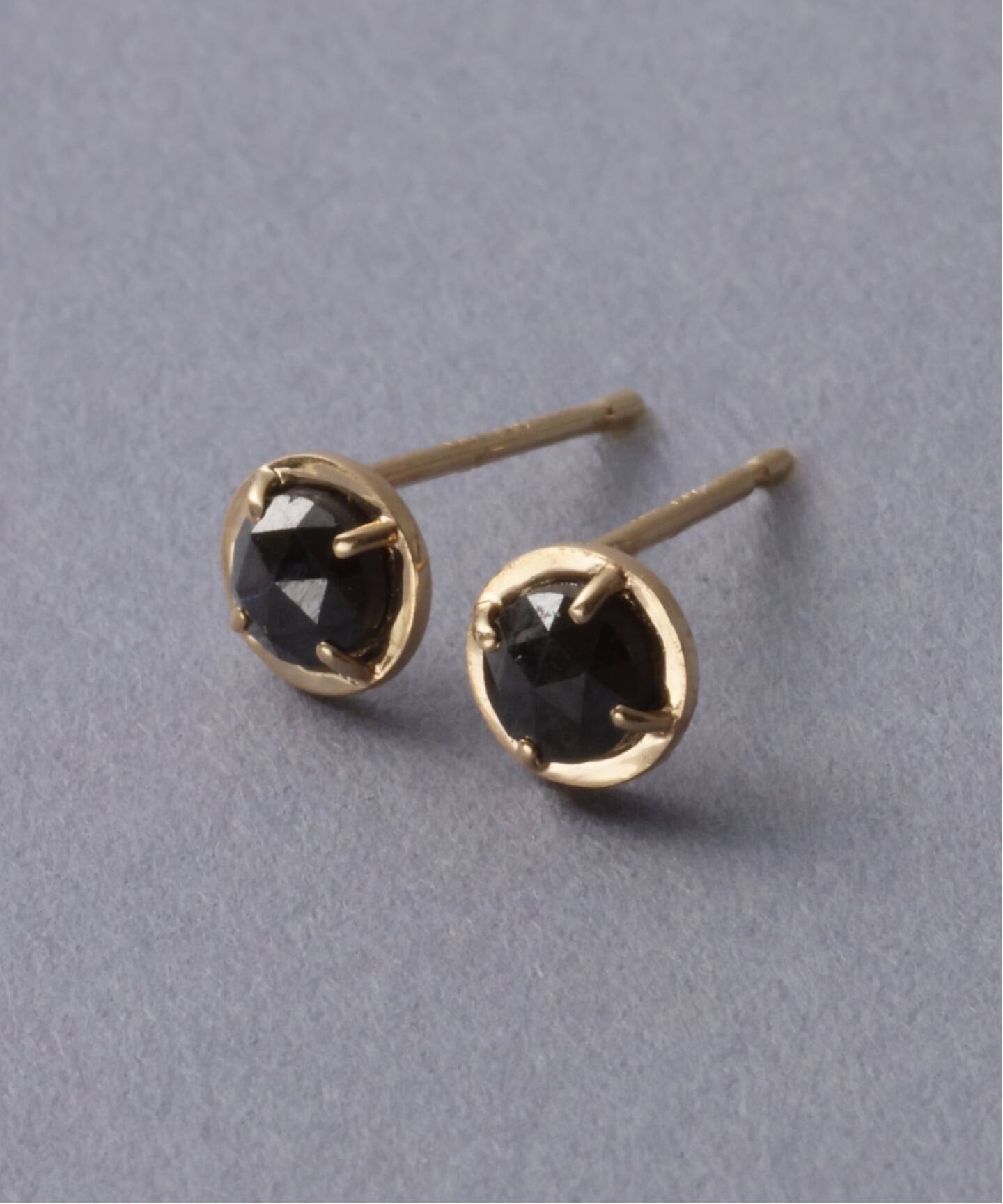 ブラックダイヤローズカットピアス K10（両耳）（ピアス（両耳用 