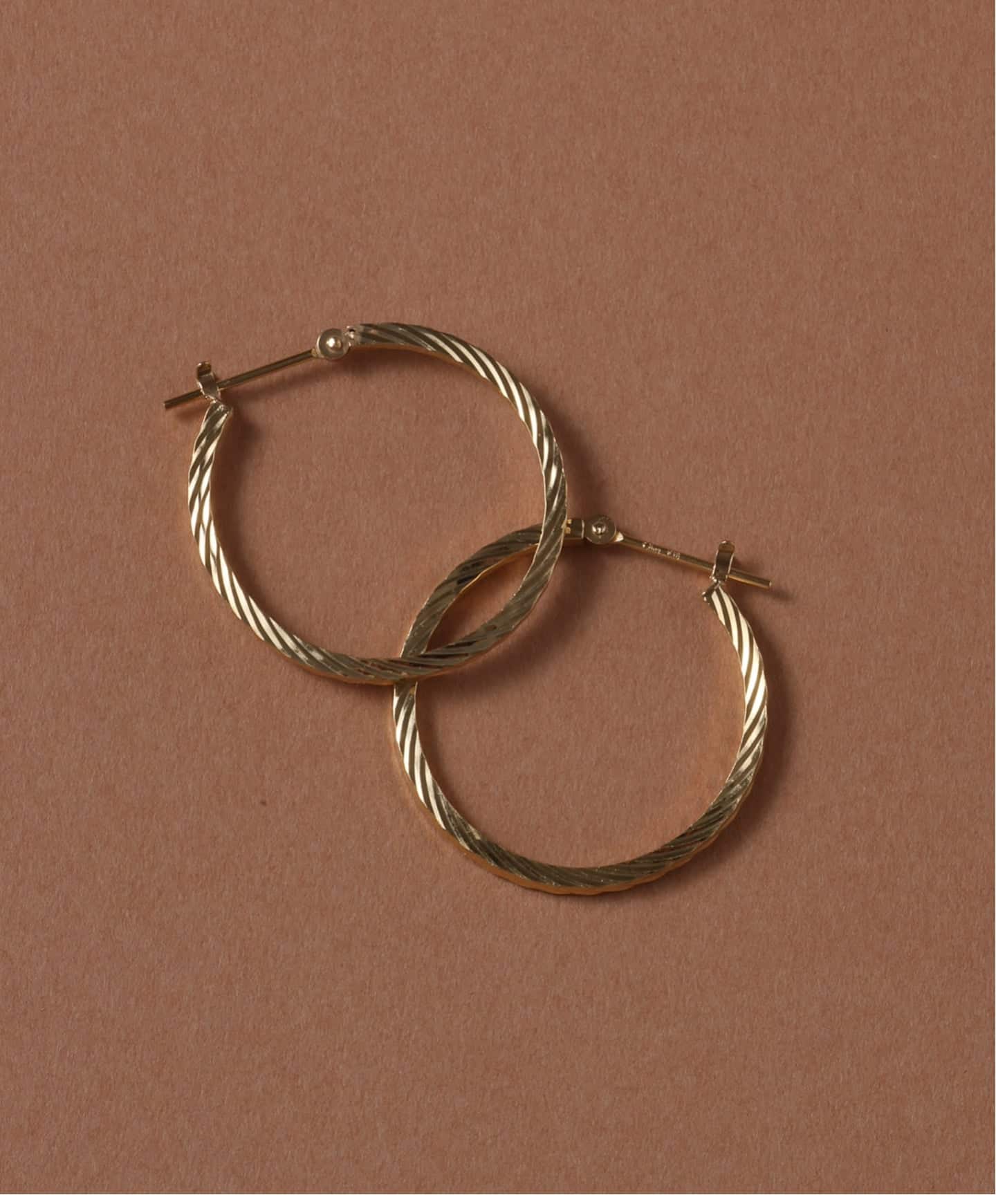 一部店舗＋WEB限定》スクリューフープピアスM K18（両耳）（ピアス（両